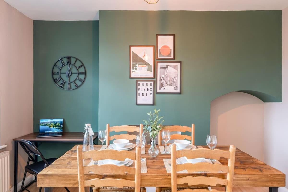 Spacious 3-Bed with parking NEAR NEC & BHX AIRPORT