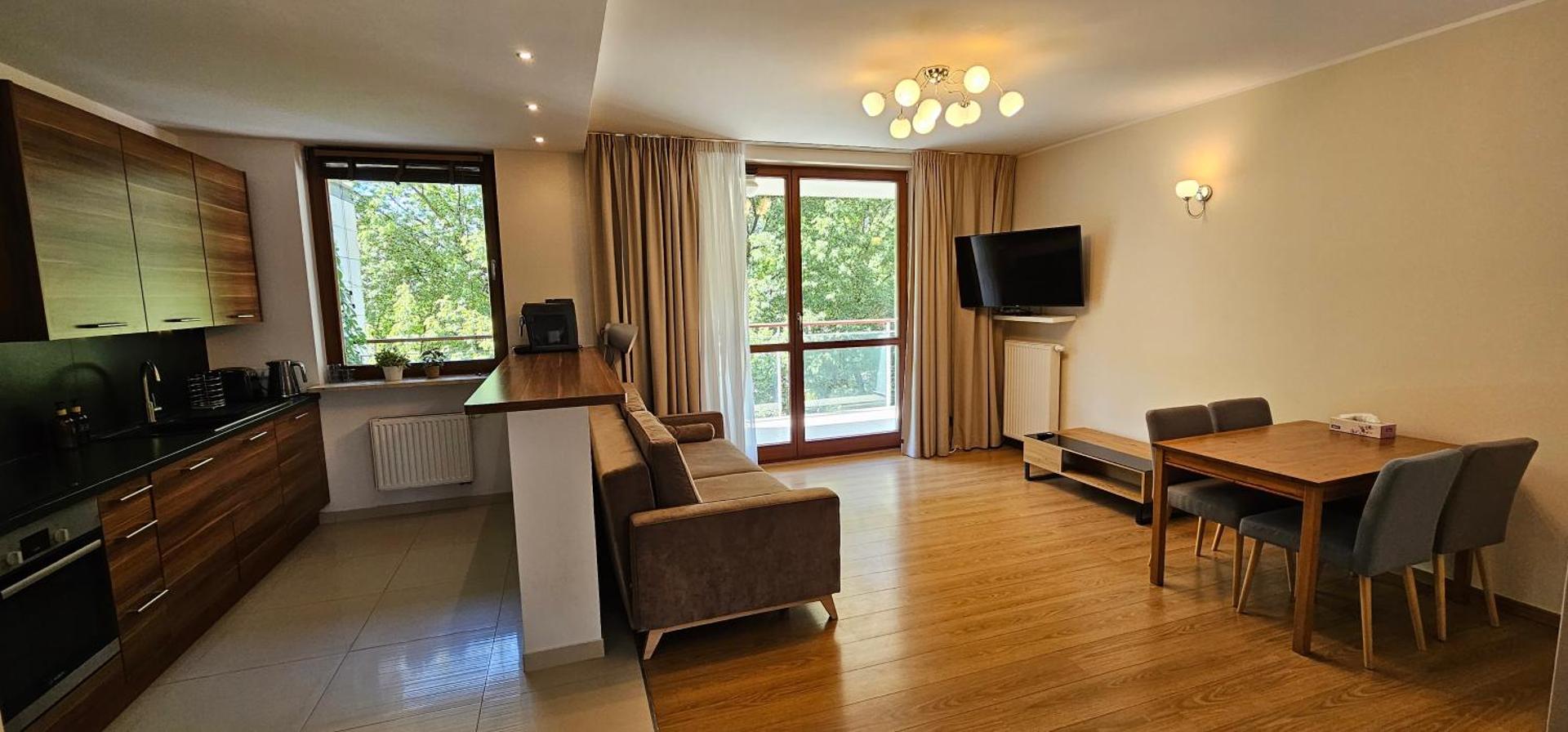 2 Bedrooms, 7 Minutes from Airport