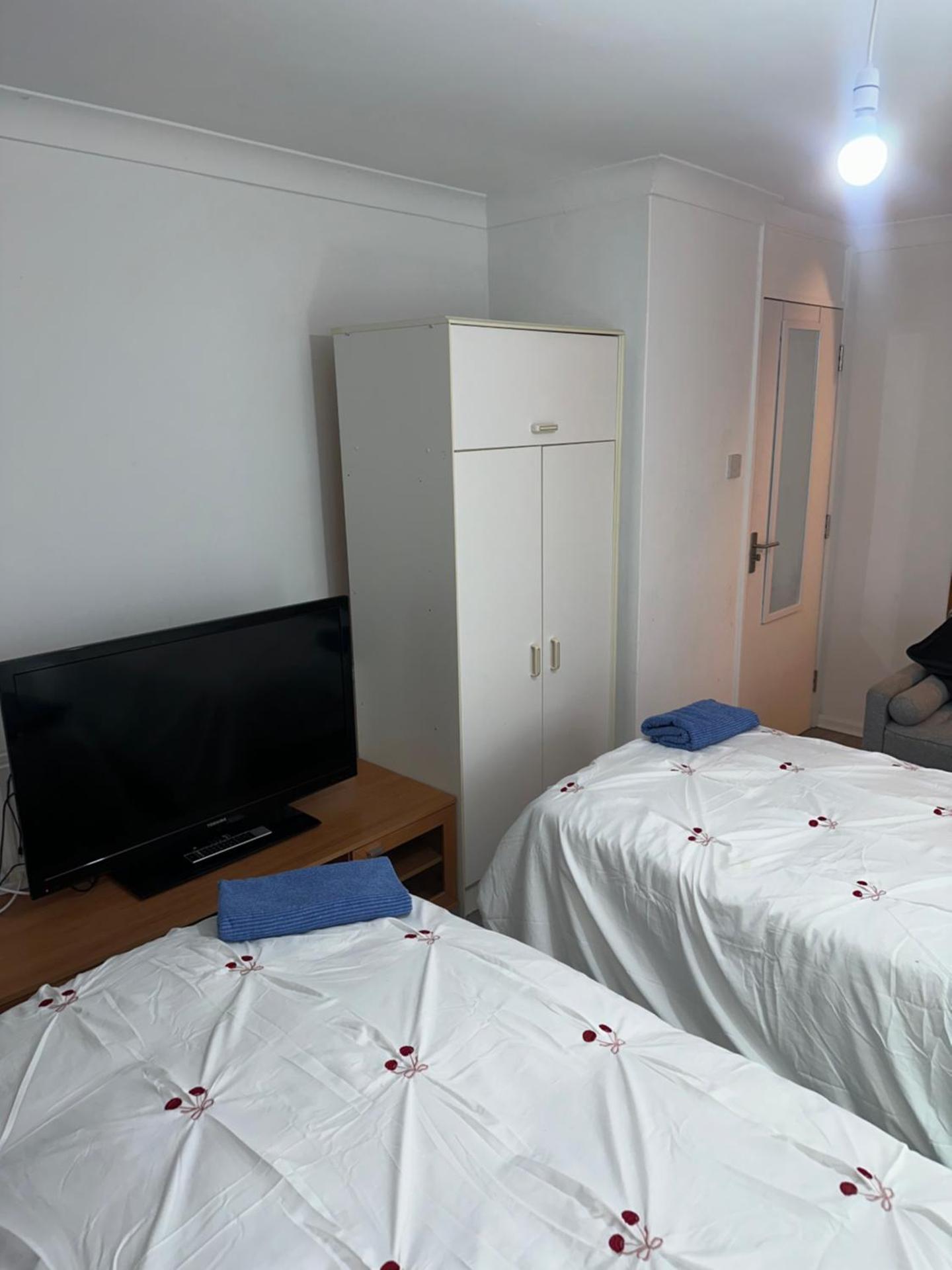 Clayburn Spacious Twin Bed Large Room