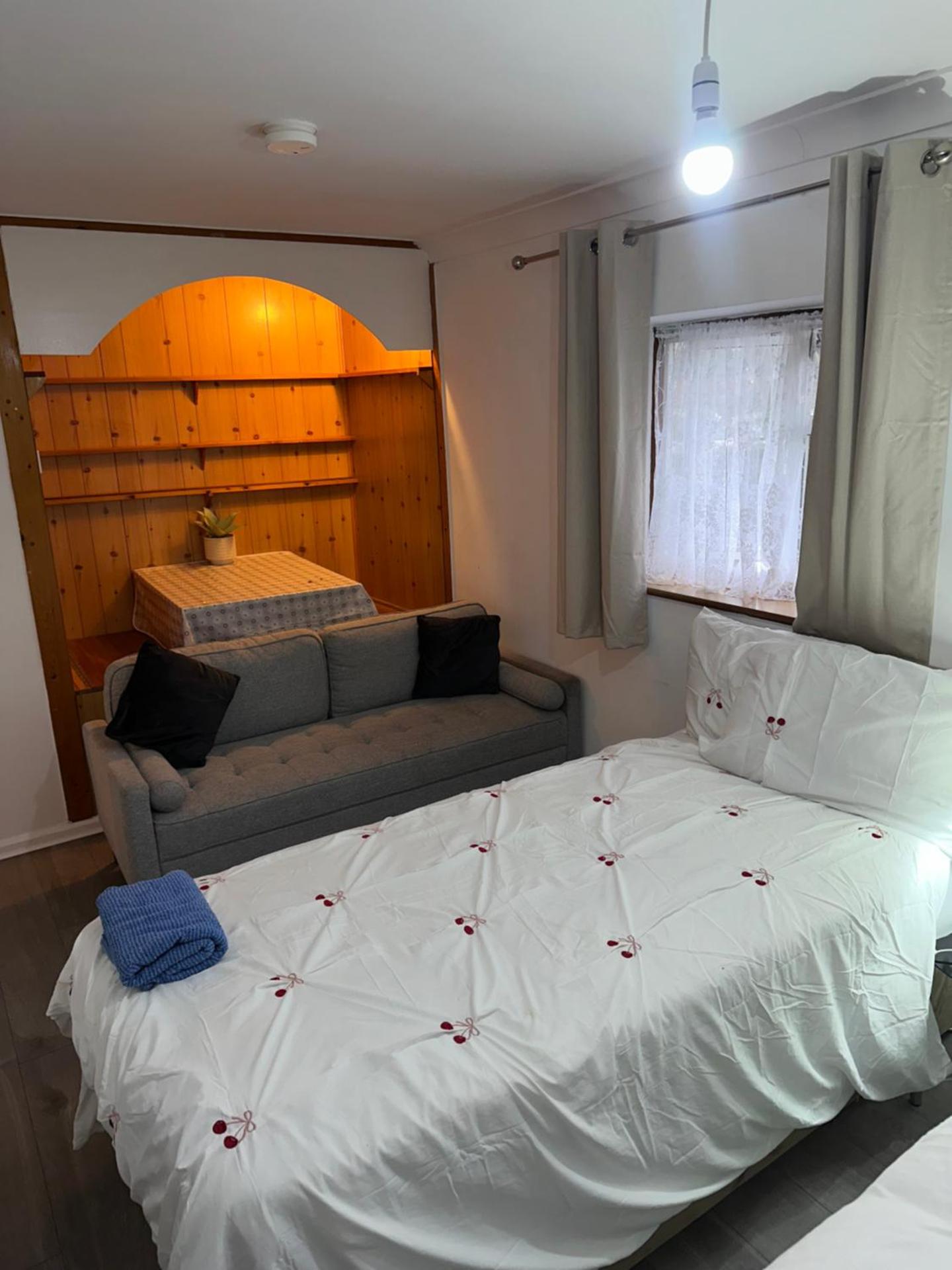 Clayburn Spacious Twin Bed Large Room