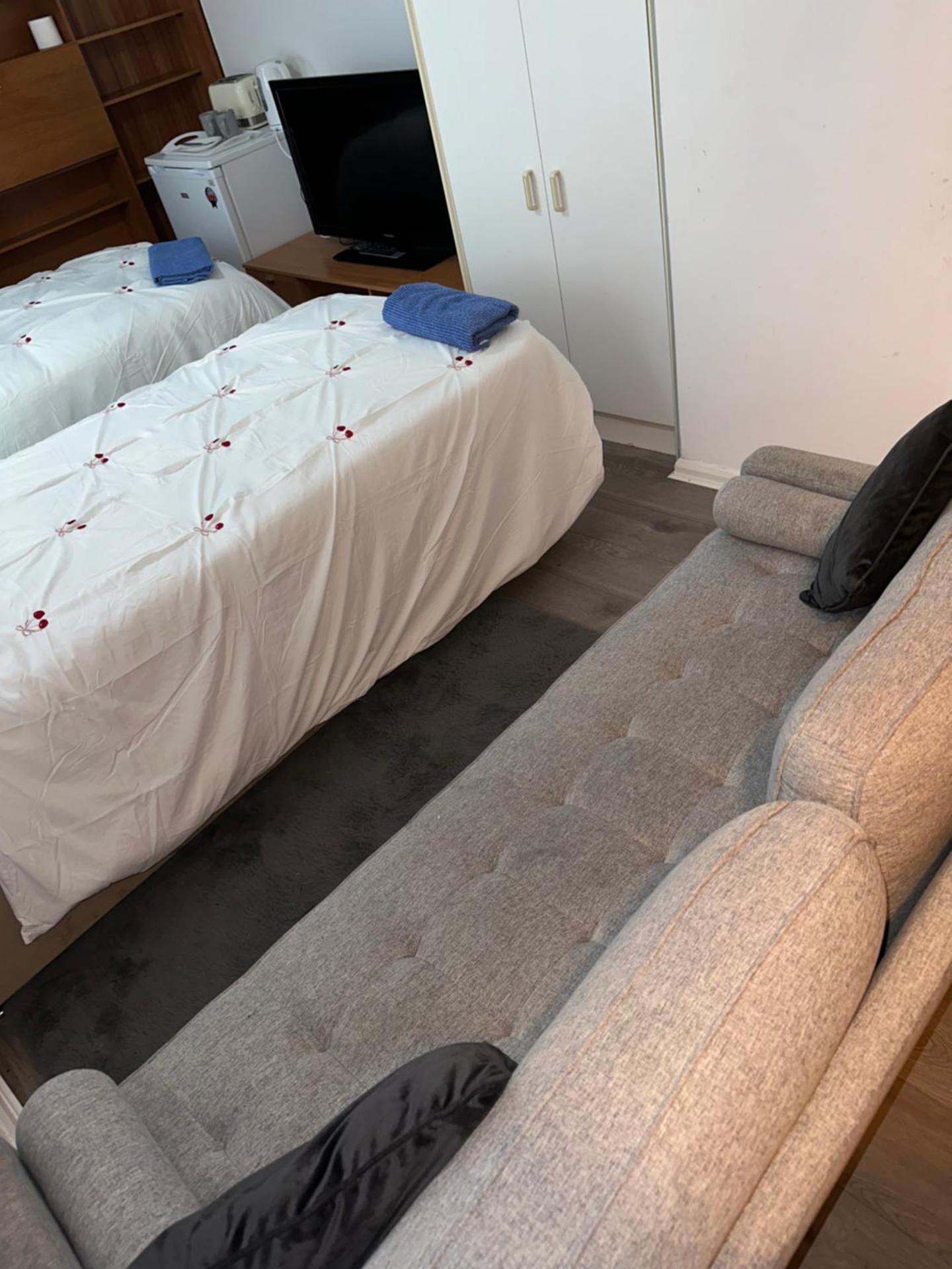 Clayburn Spacious Twin Bed Large Room