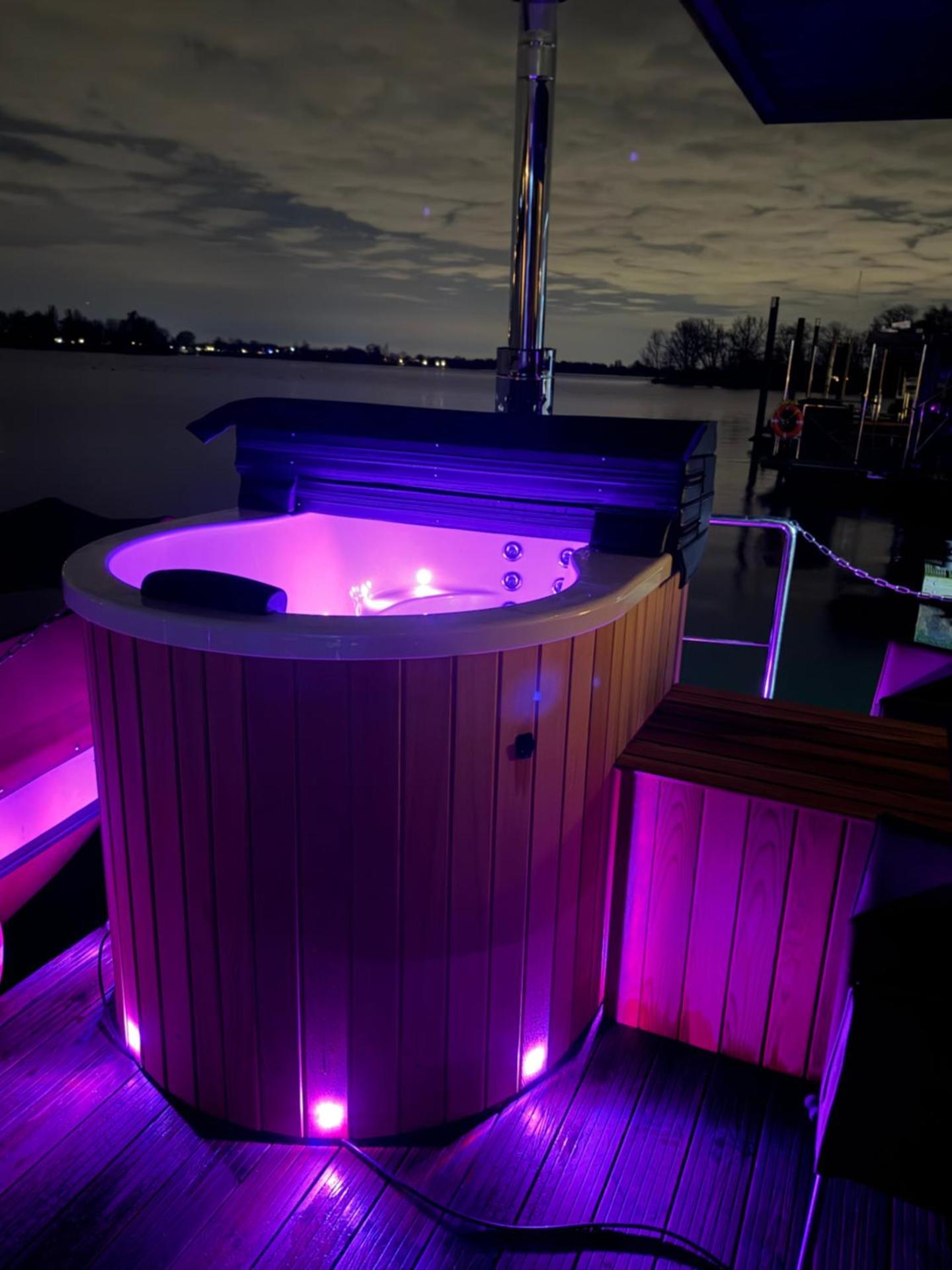 Exclusieve Houseboat La Mare 12 x 5 meter met sauna en hottup