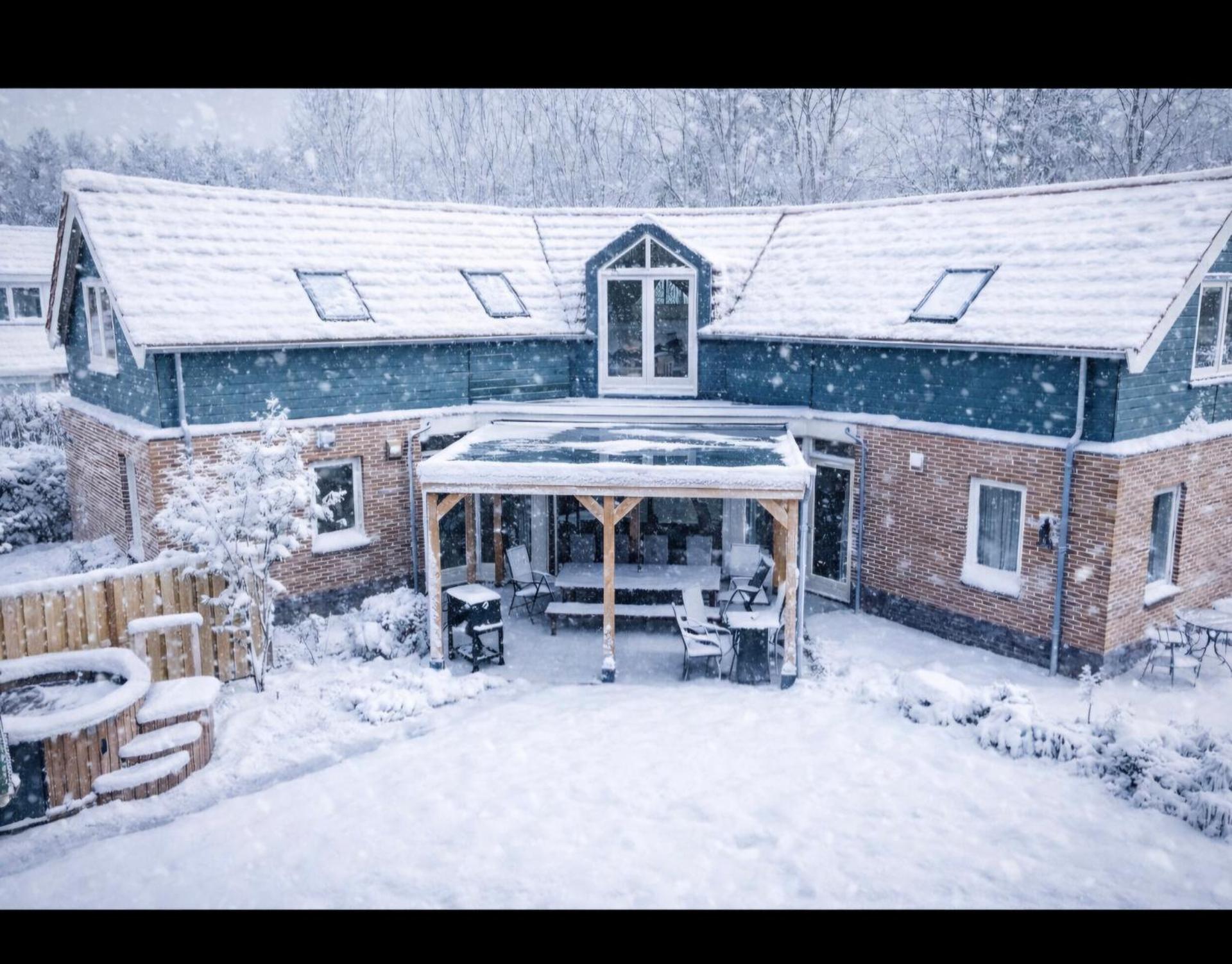 Newly renovated luxurious Villa / hottub / sauna / 7 bedrooms