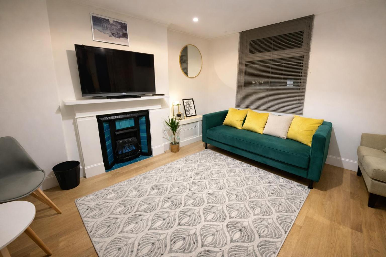 Evo Green Gravesend 2 bed Apartment, 2 mins Station, Town Centre