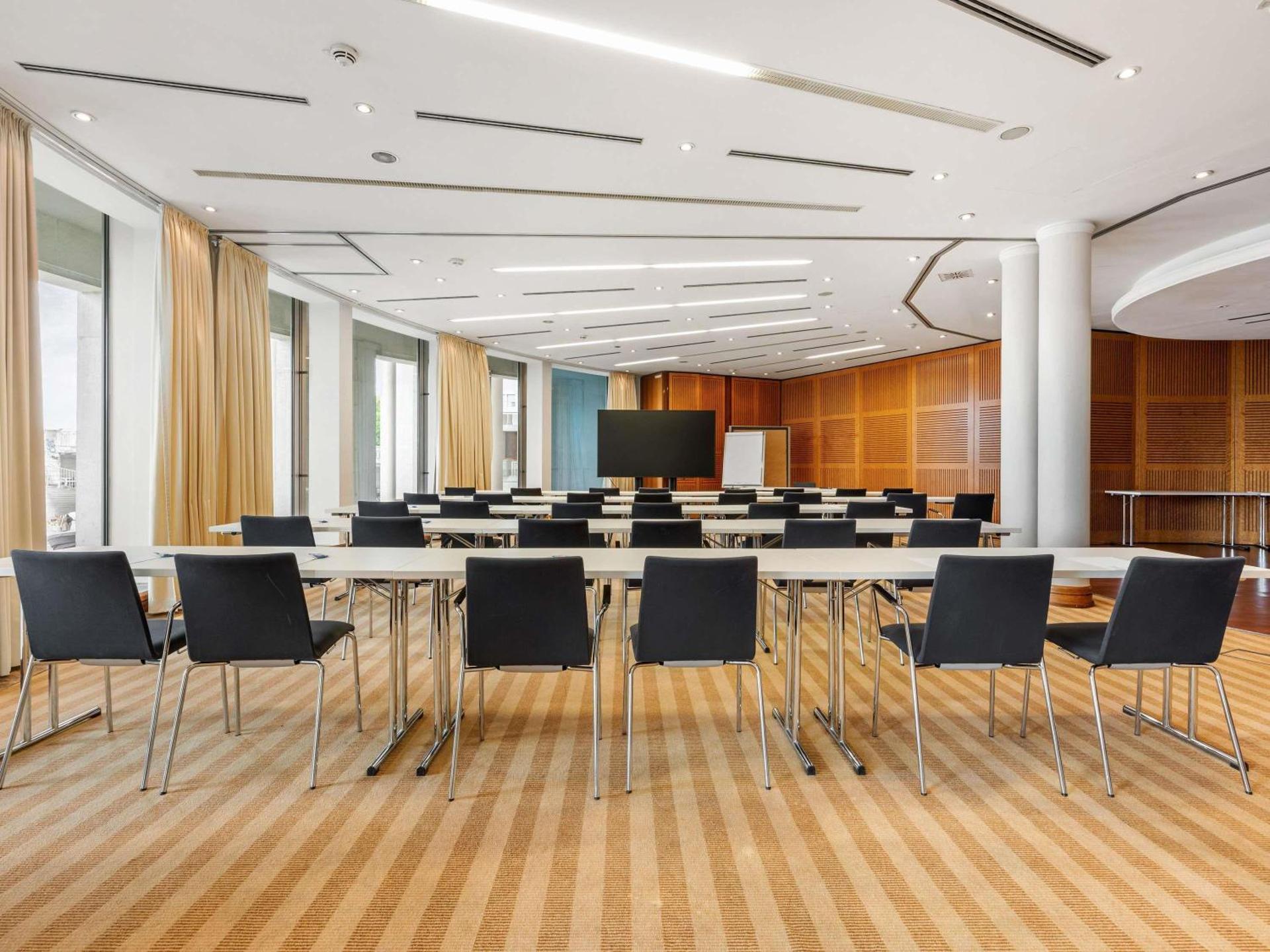 Meeting/conference room