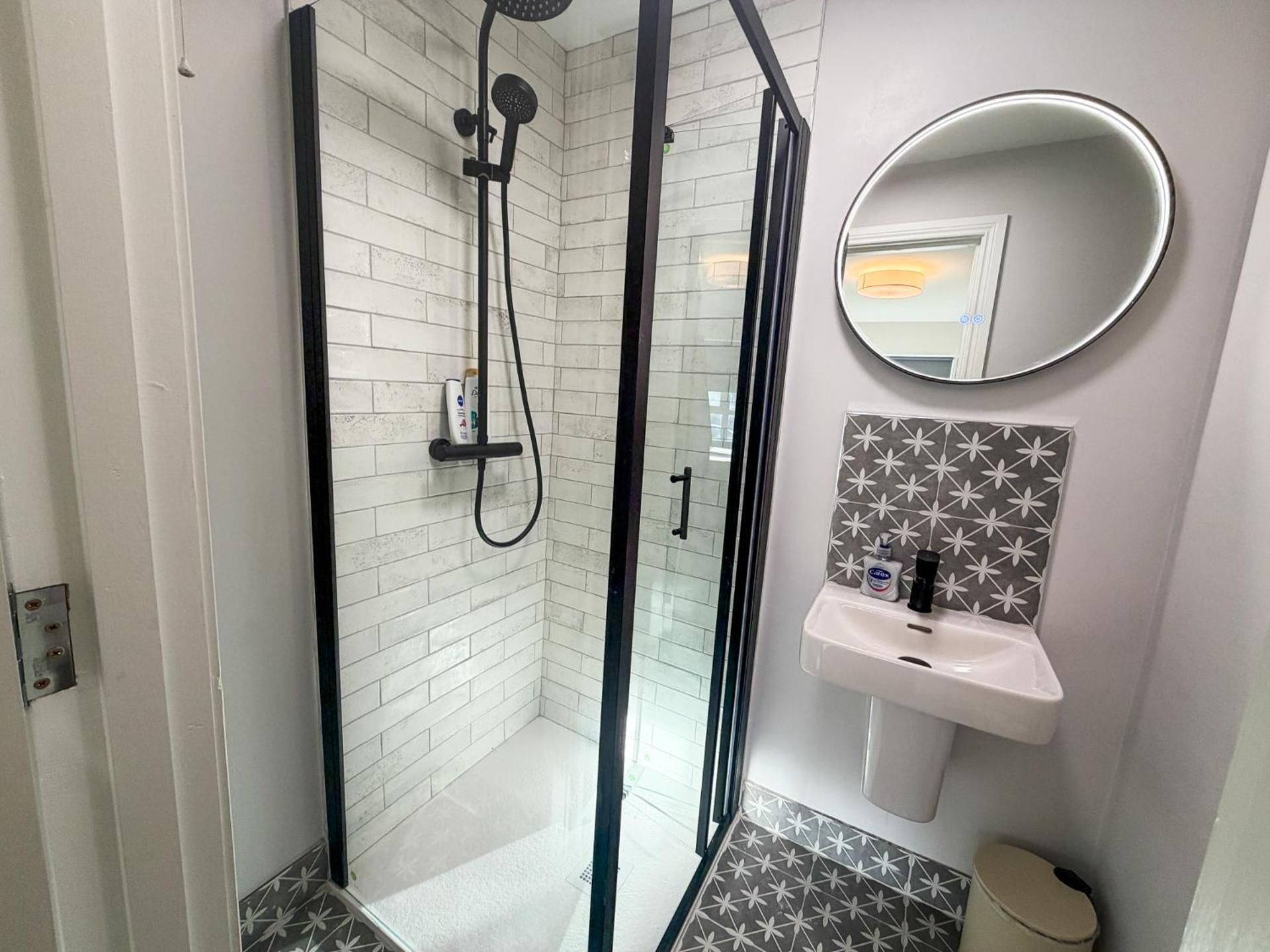 Luxury 2-Bedroom Apartment Overlooking the Beach