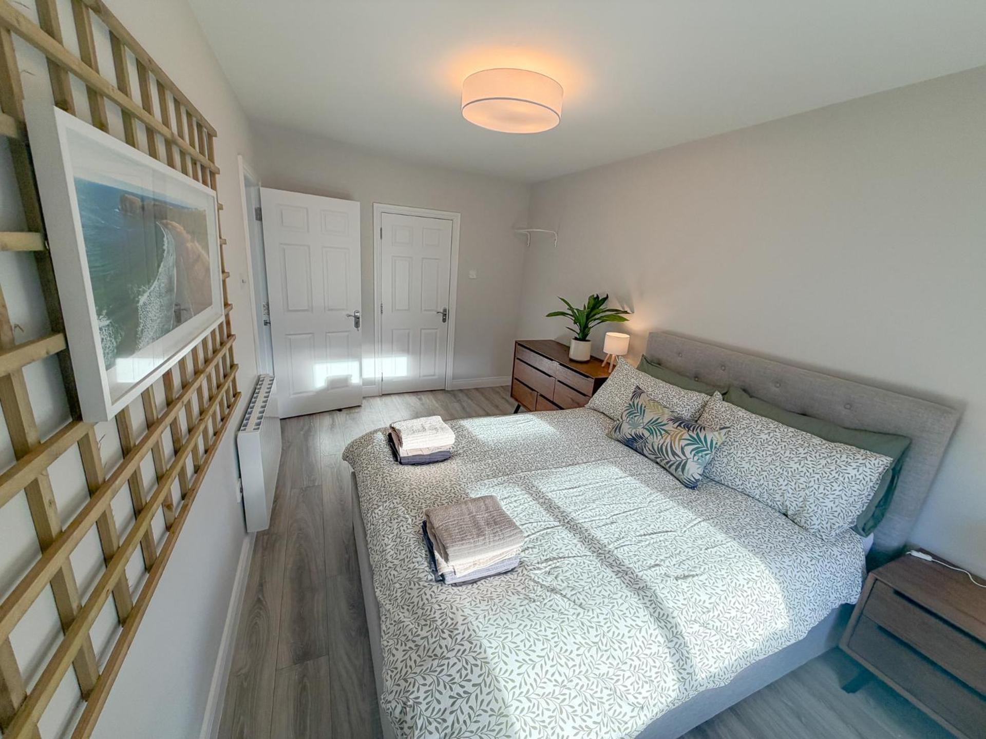 Luxury 2-Bedroom Apartment Overlooking the Beach