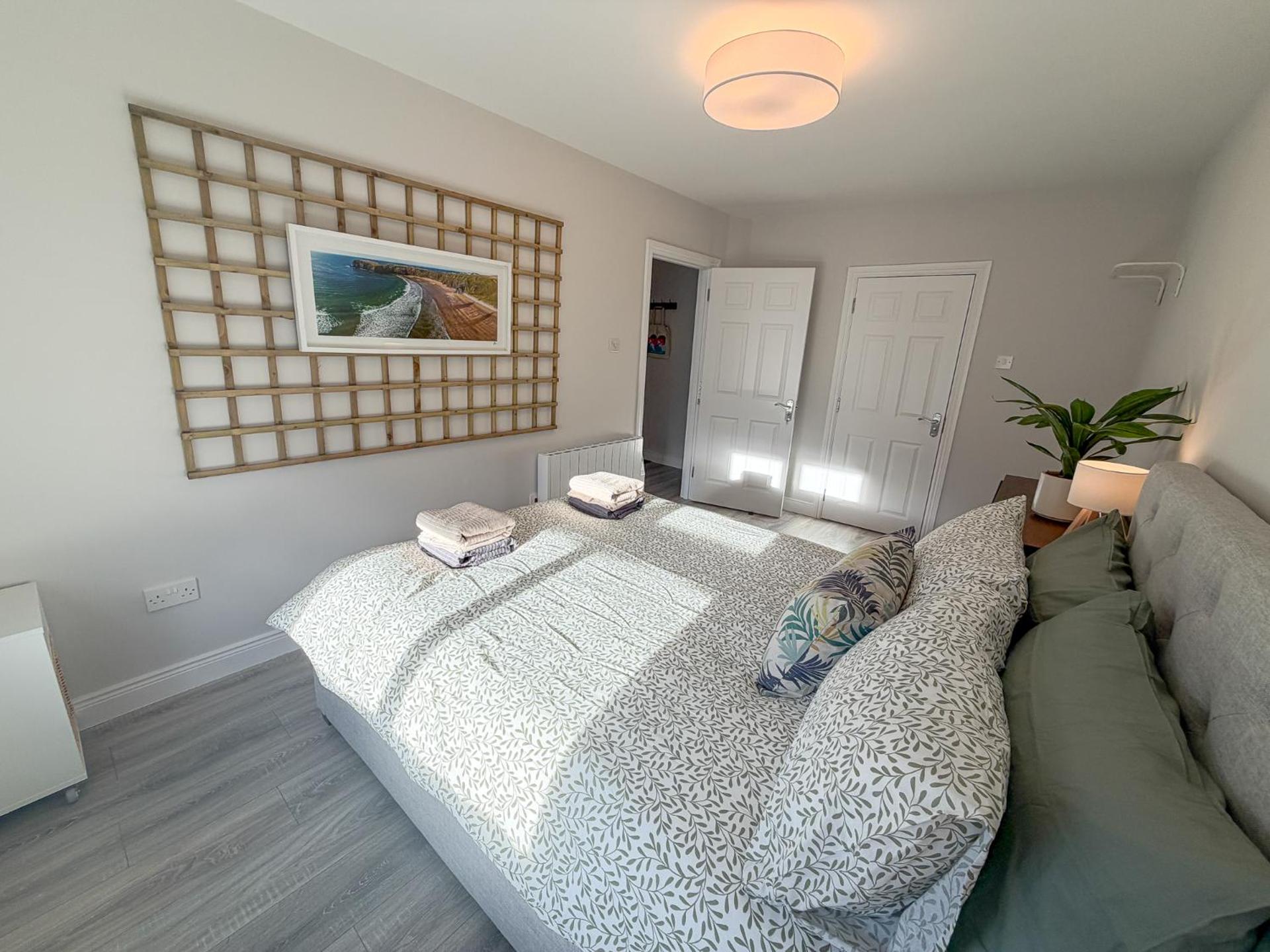 Luxury 2-Bedroom Apartment Overlooking the Beach