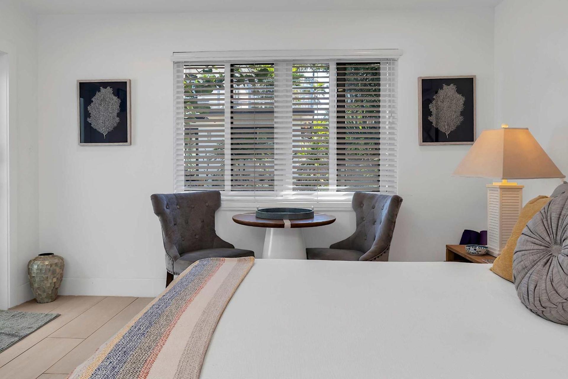 Charming Studio w Pool One Mile to Beach Pets Welcome