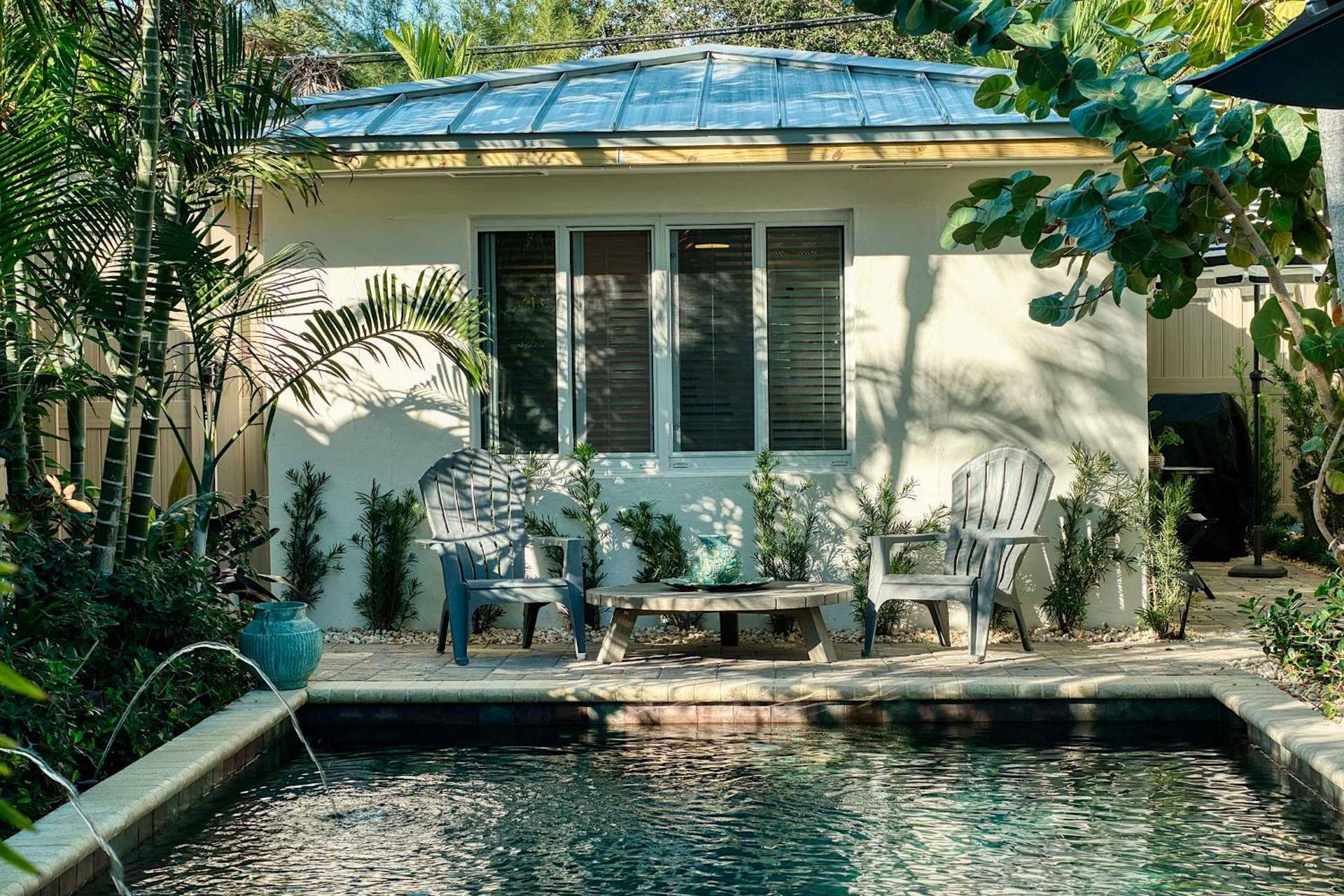 Charming Studio w Pool One Mile to Beach Pets Welcome