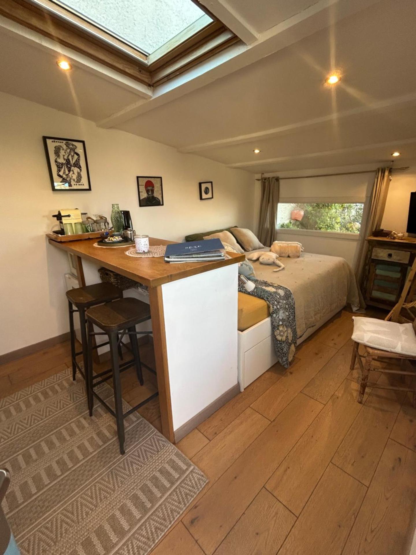 Cabanon de pêcheur en bord de lagune