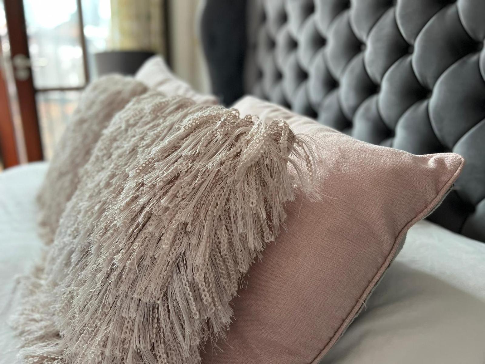 2 Bed Duplex Penthouse Apartment by Mathew Street Sleeps 6