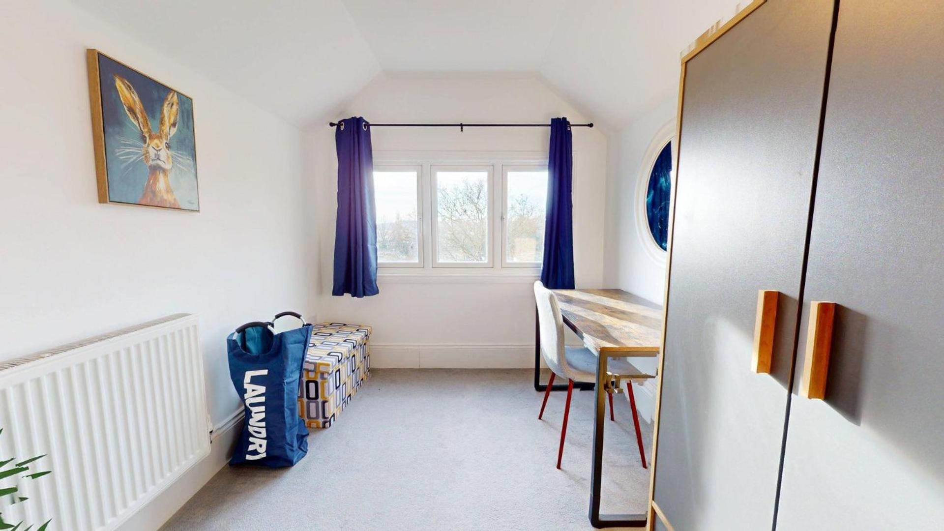 Stylish Georgian Apartment In An Ideal Location