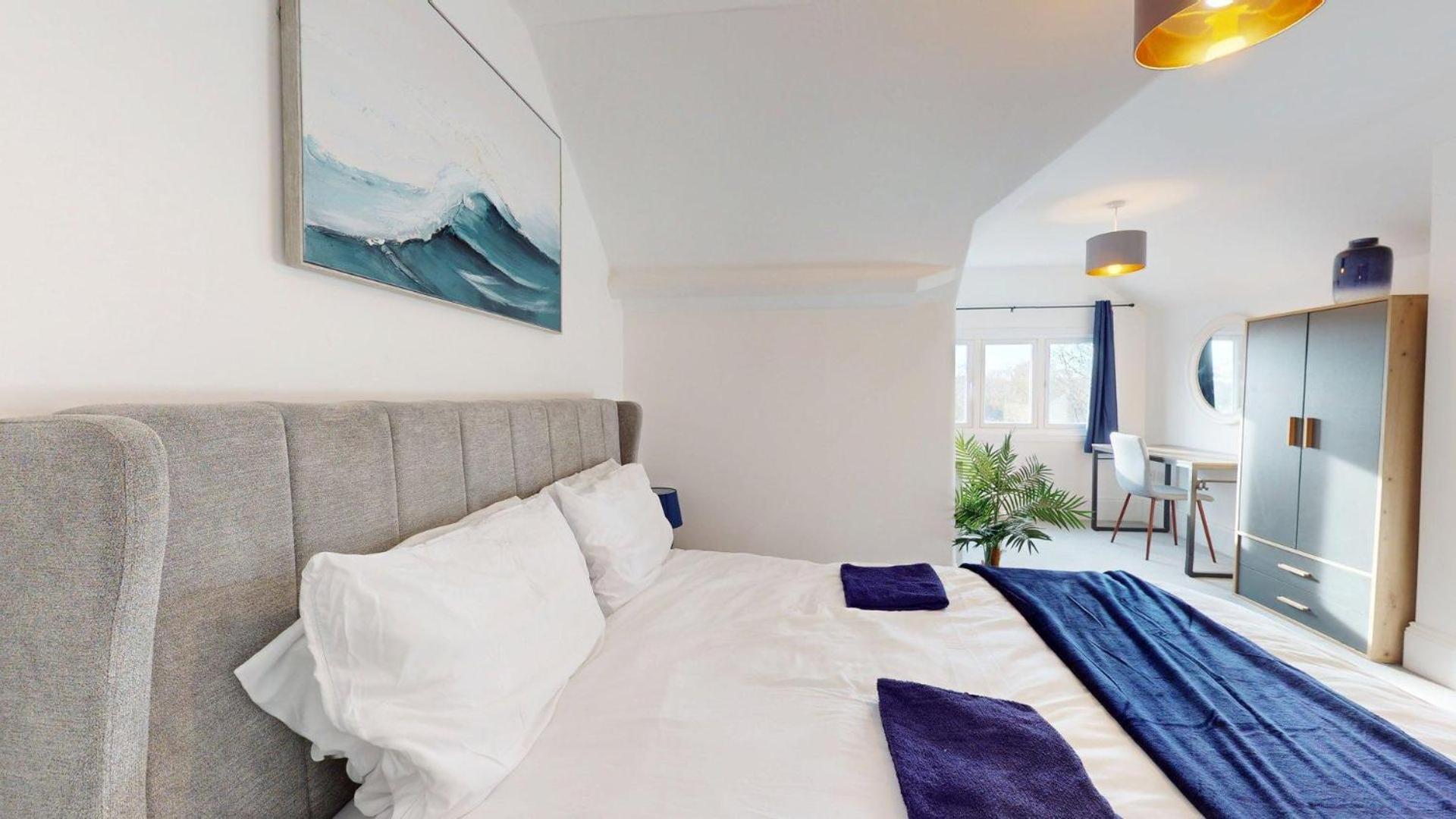 Stylish Georgian Apartment In An Ideal Location