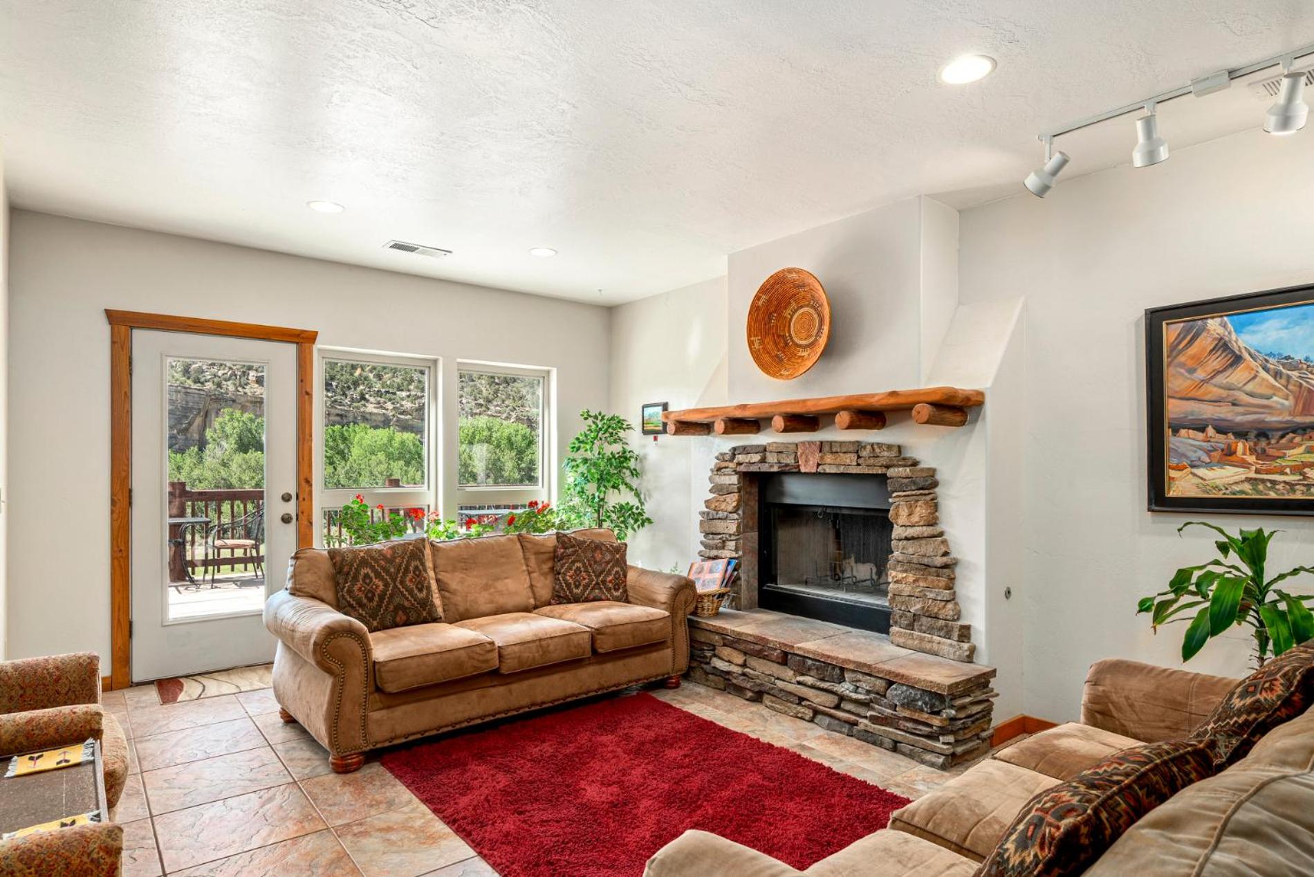 Communal lounge/ TV room