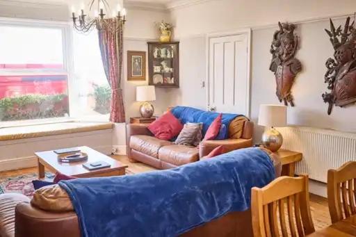 Large character home, hot tub, beach 5 min walk