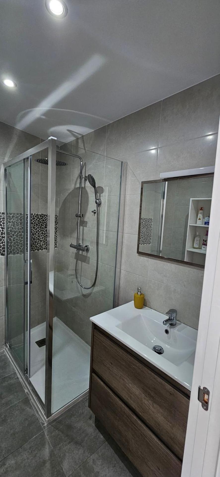 Piso luminoso y acogedor