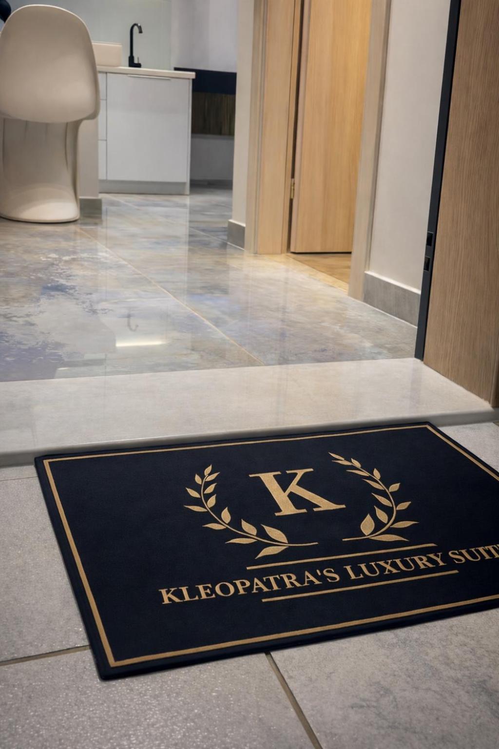 KLEOPATRA'S Luxury Suite