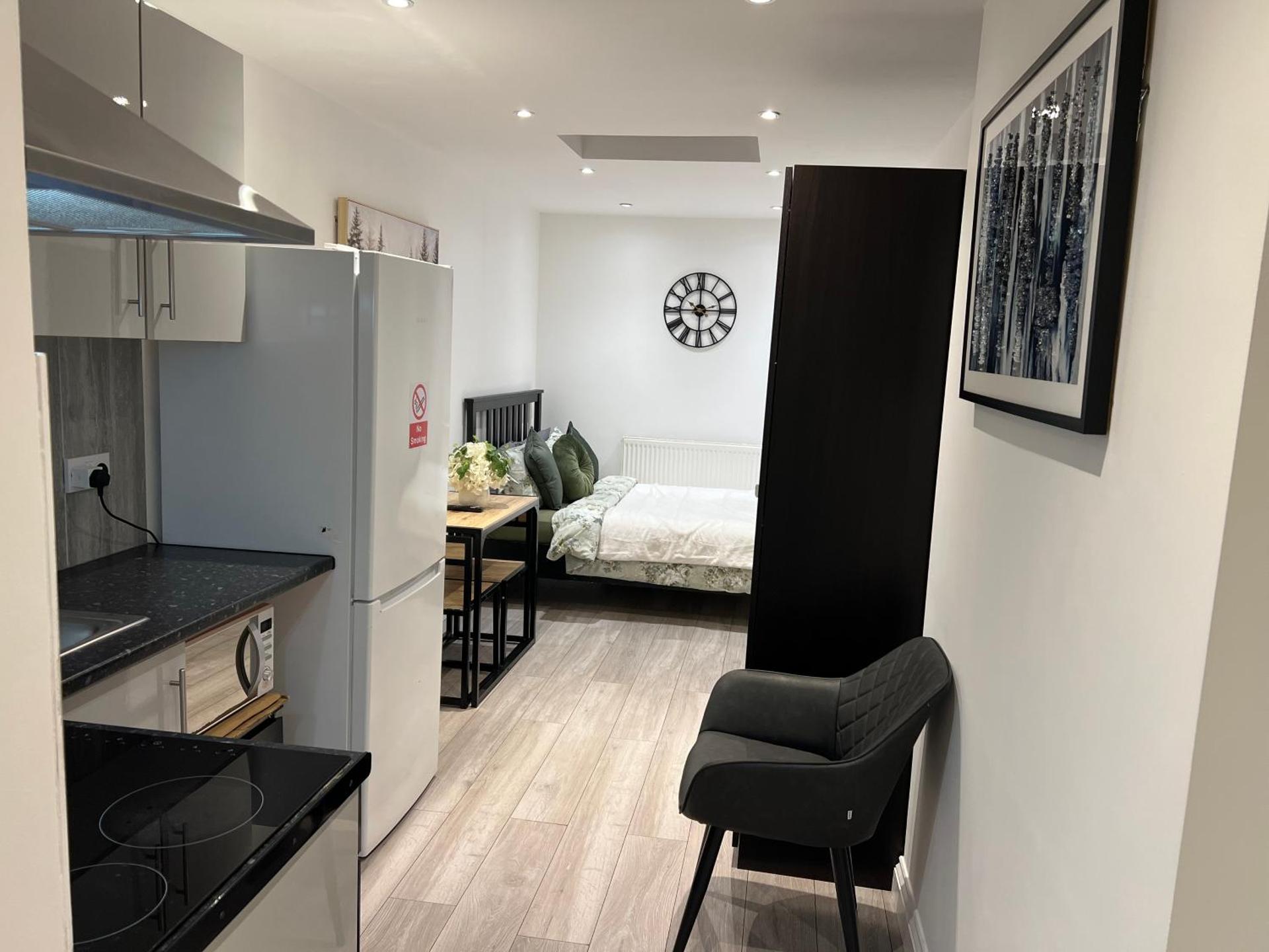 Modern Studio flat with free parking
