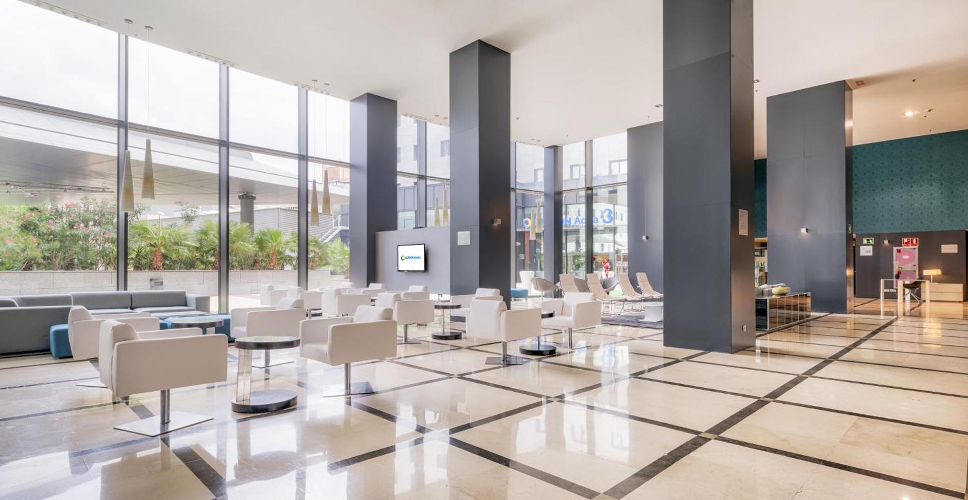 Communal lounge/ TV room