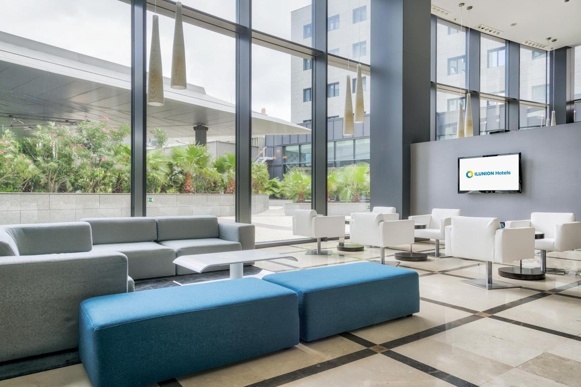 Communal lounge/ TV room