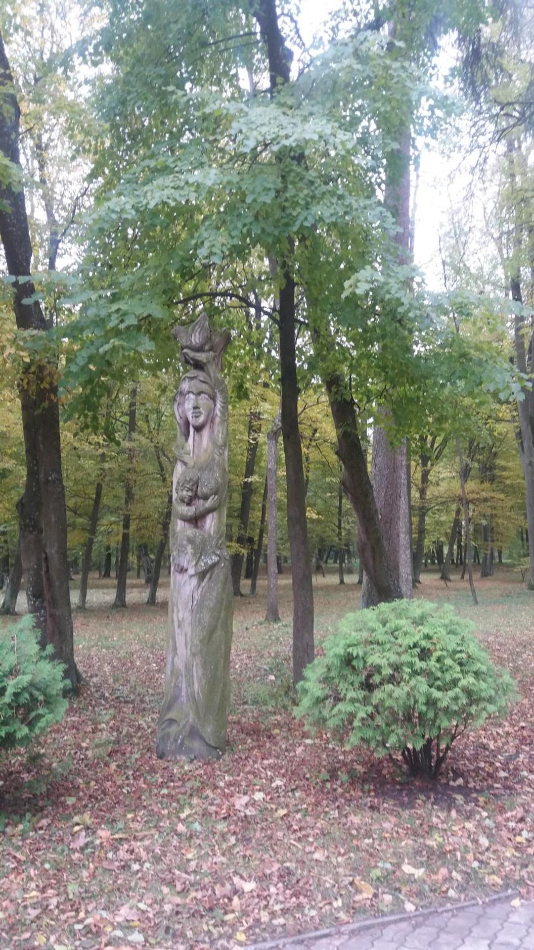 Roskosz Zespół Dworsko Parkowy