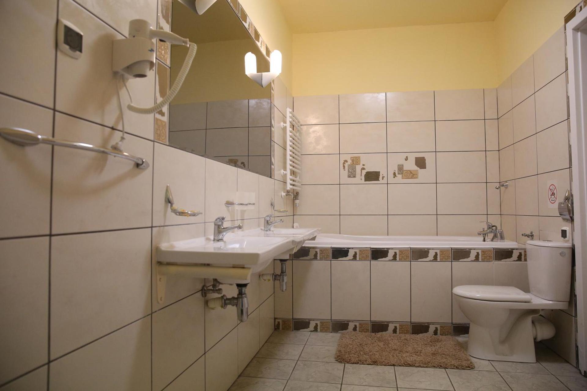 Roskosz Zespół Dworsko Parkowy