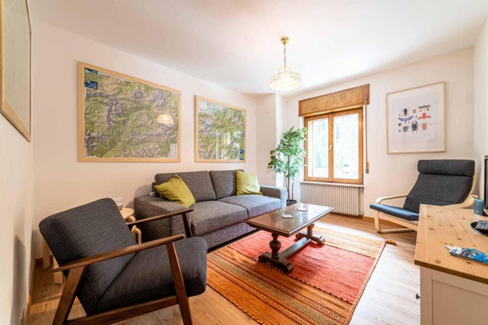 Communal lounge/ TV room