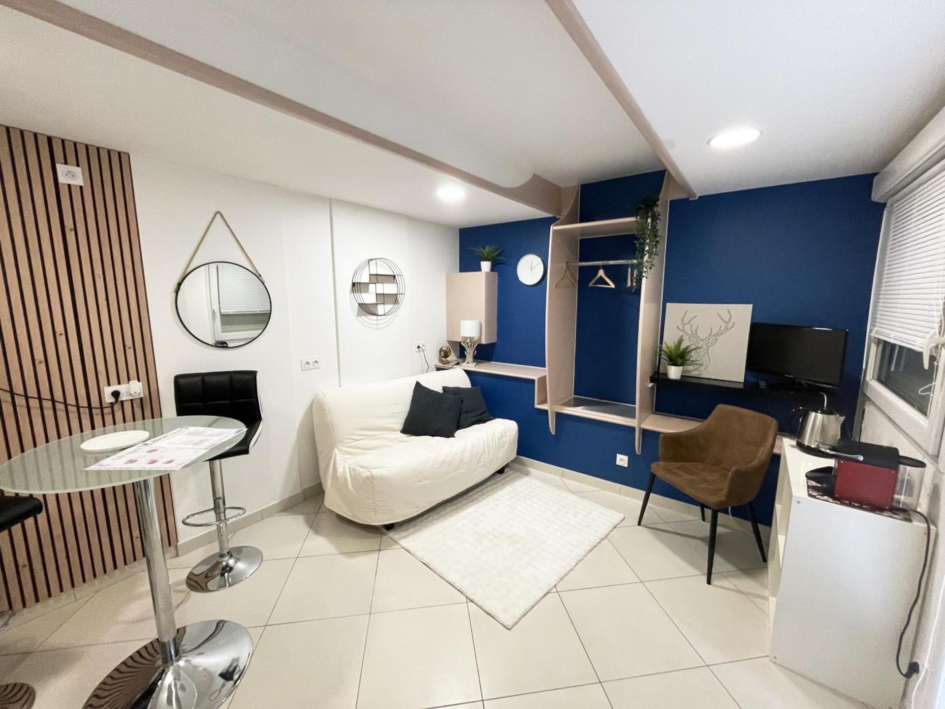 Studio indépendant au calme avec terrasse privative