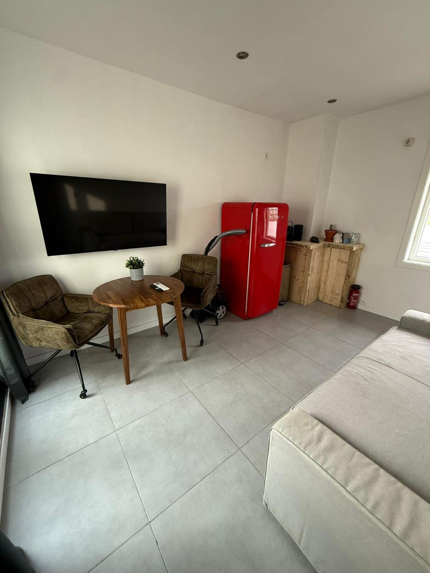 Stratum's Apartment 2 No Kitchen