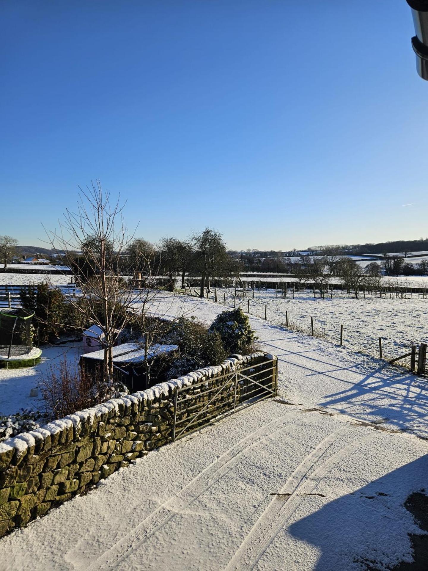 The Woottons Barn with Hot Tub