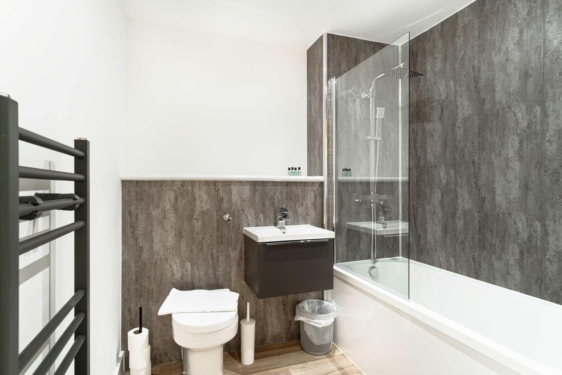 Spacious & Bright 1 Bed Apartment in Liverpool