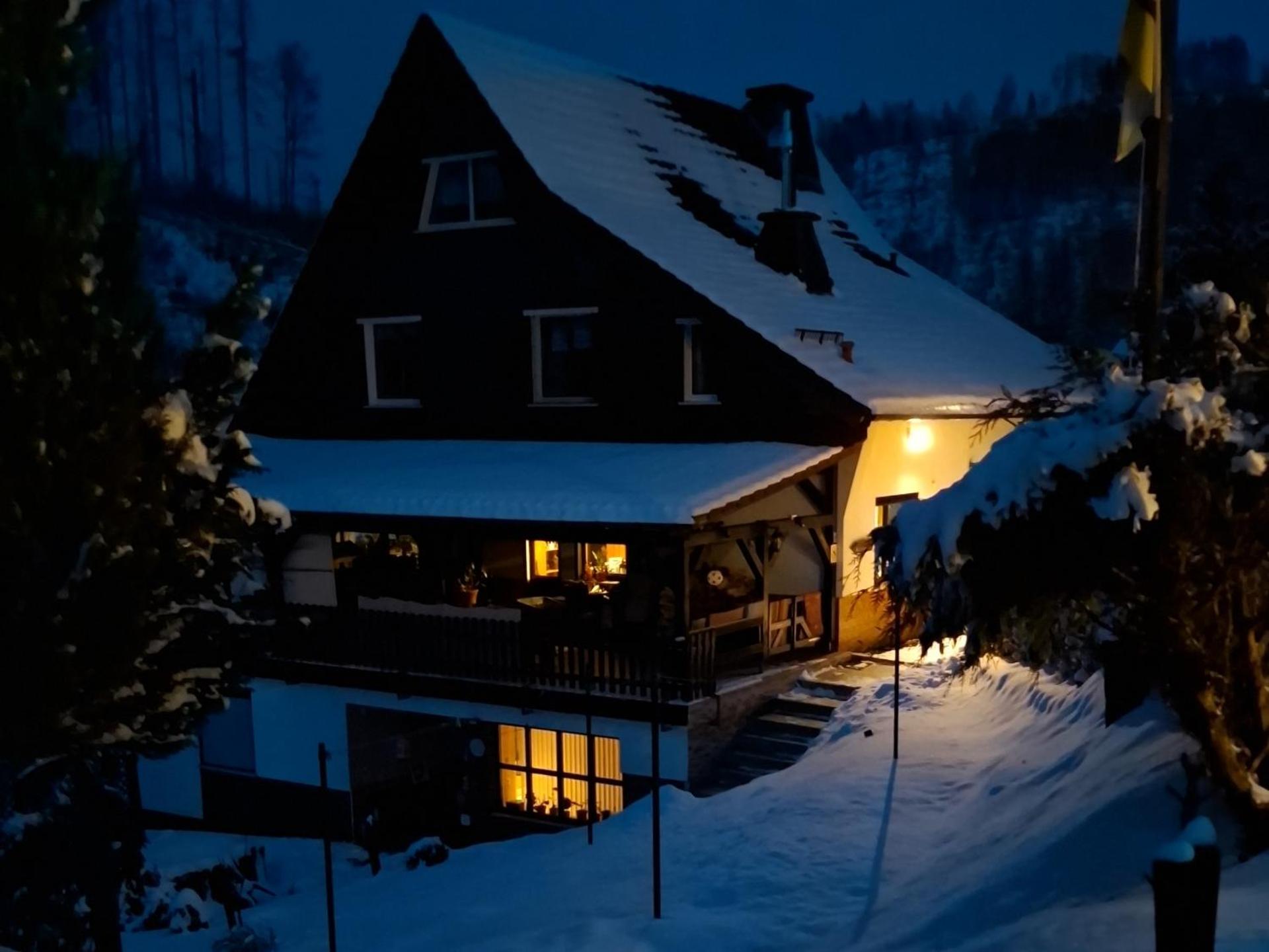 Monteur- und Ferienwohnung Waldrauschen