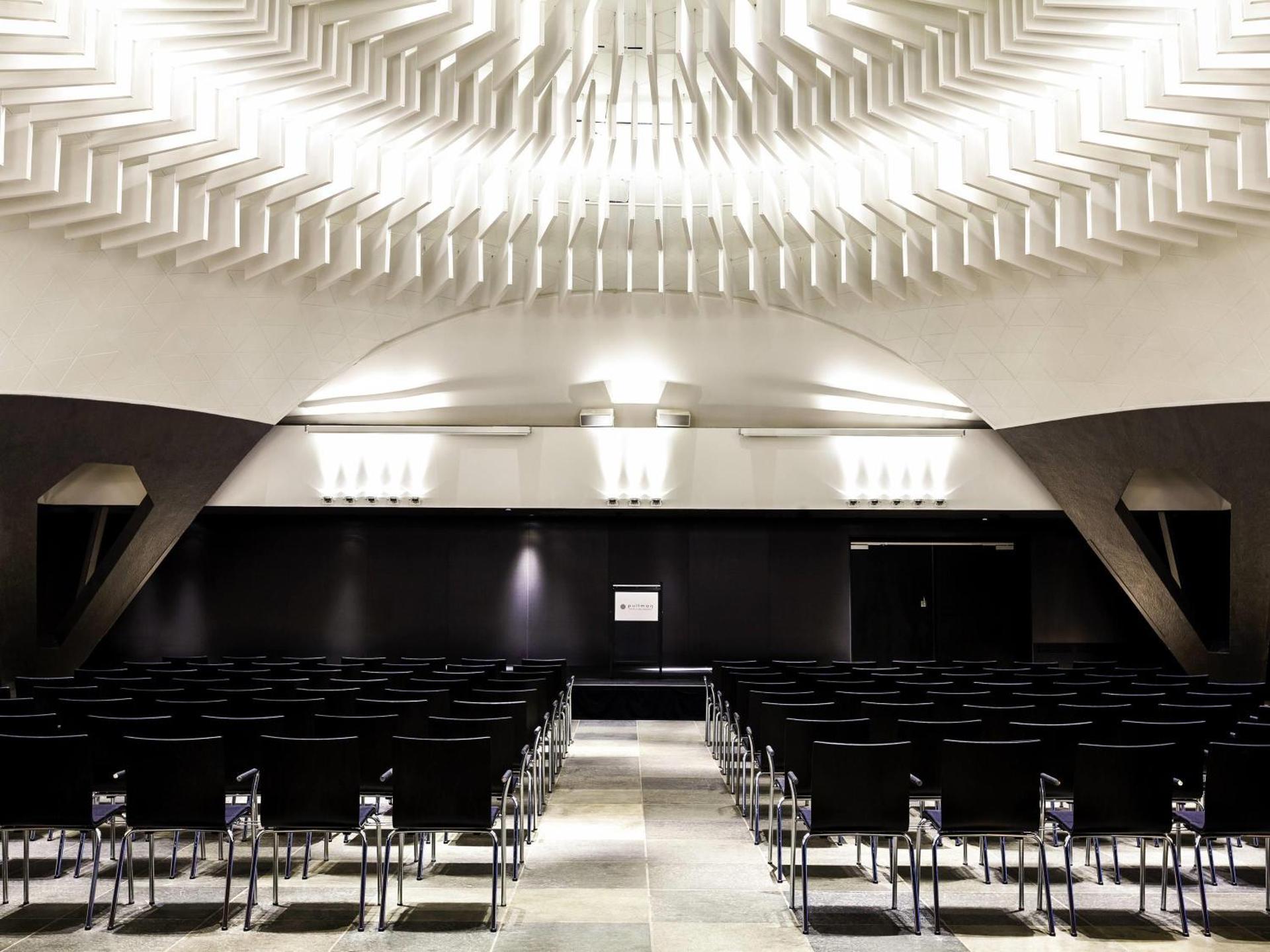 Meeting/conference room