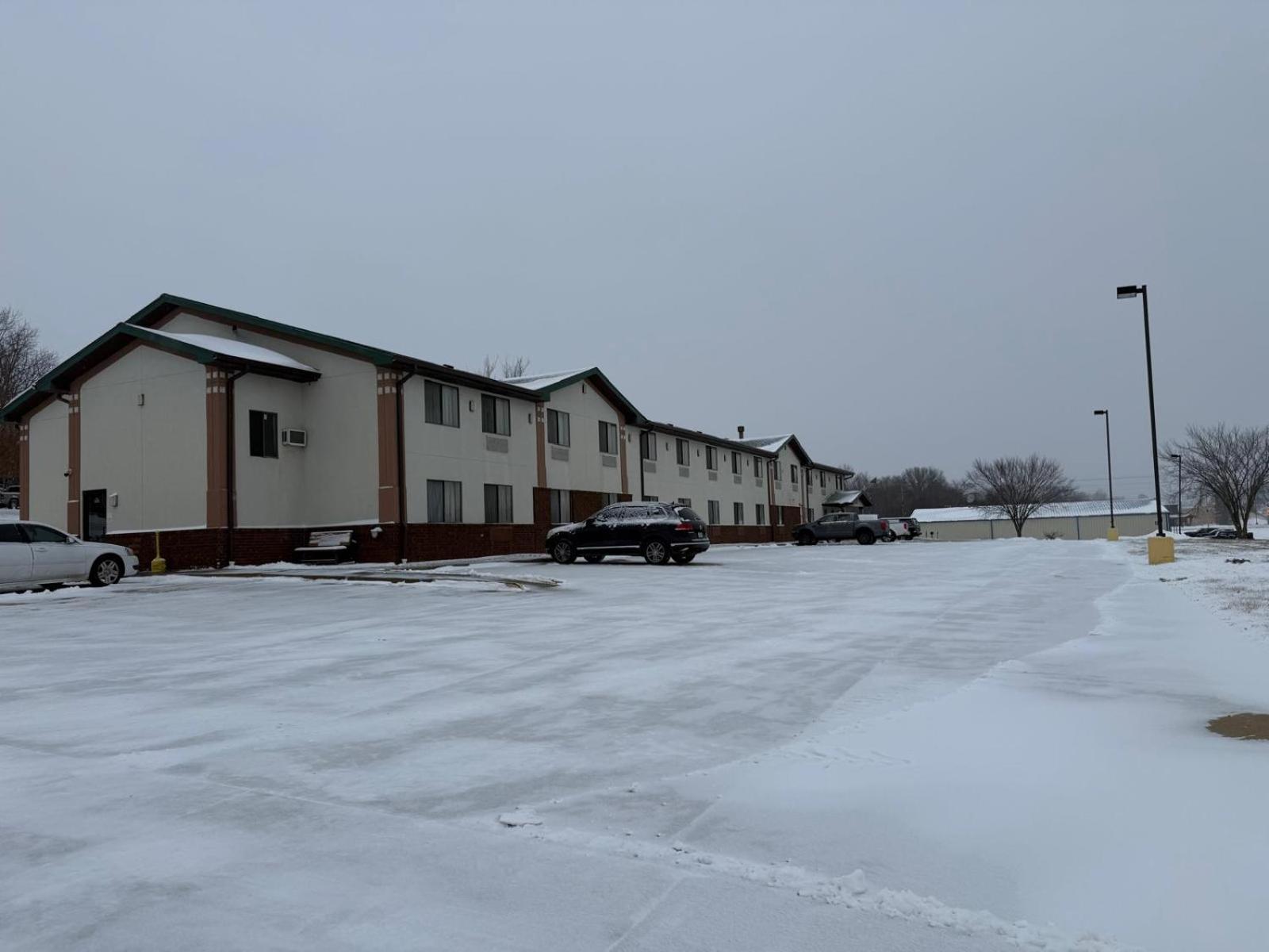 Cassville Four Seasons Inn & Suites