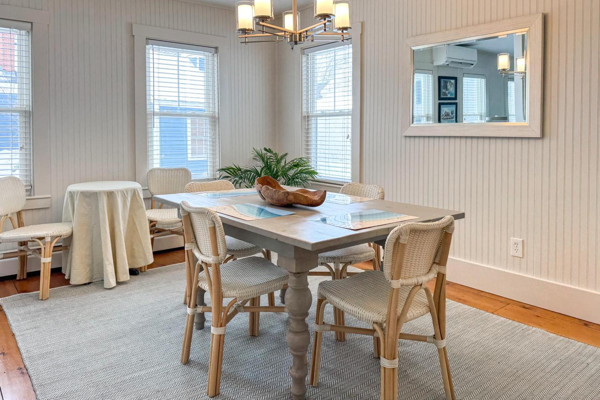 Kennebunk Cottage with Yard Less Than 1 Mi to Beach!