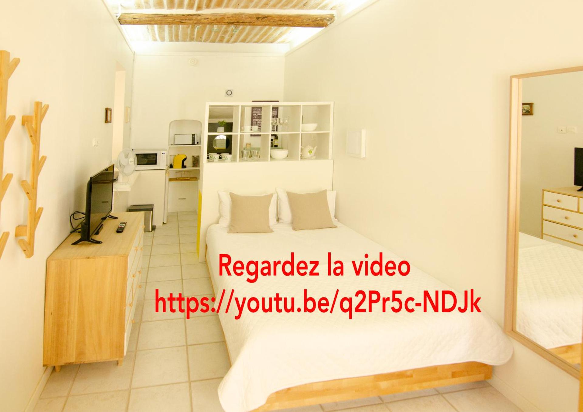 Clementine - Joli studio privé avec clim calme à 70 m du centre village de Lauris