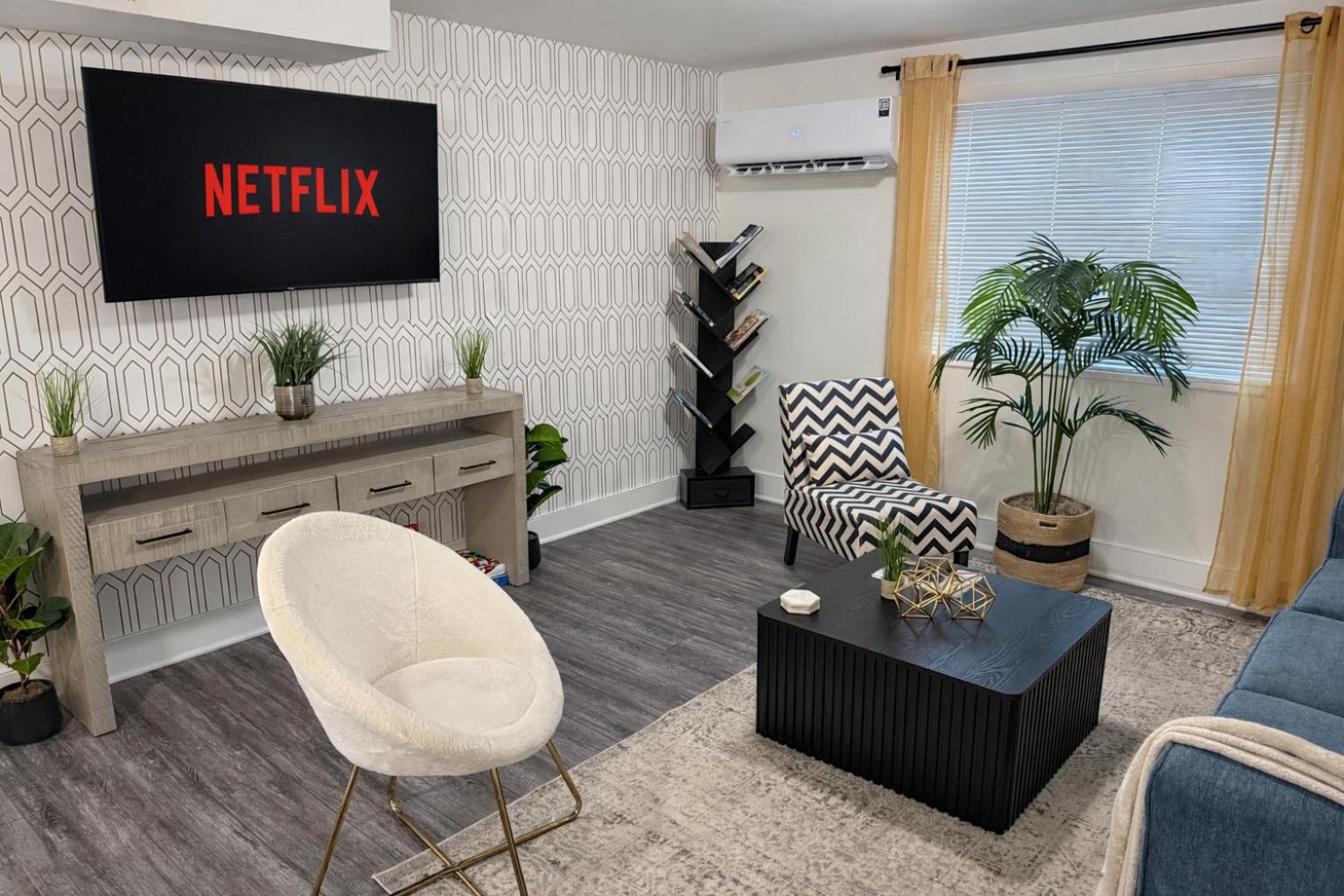 Private King Suite Near DC & Joint Base Andrews