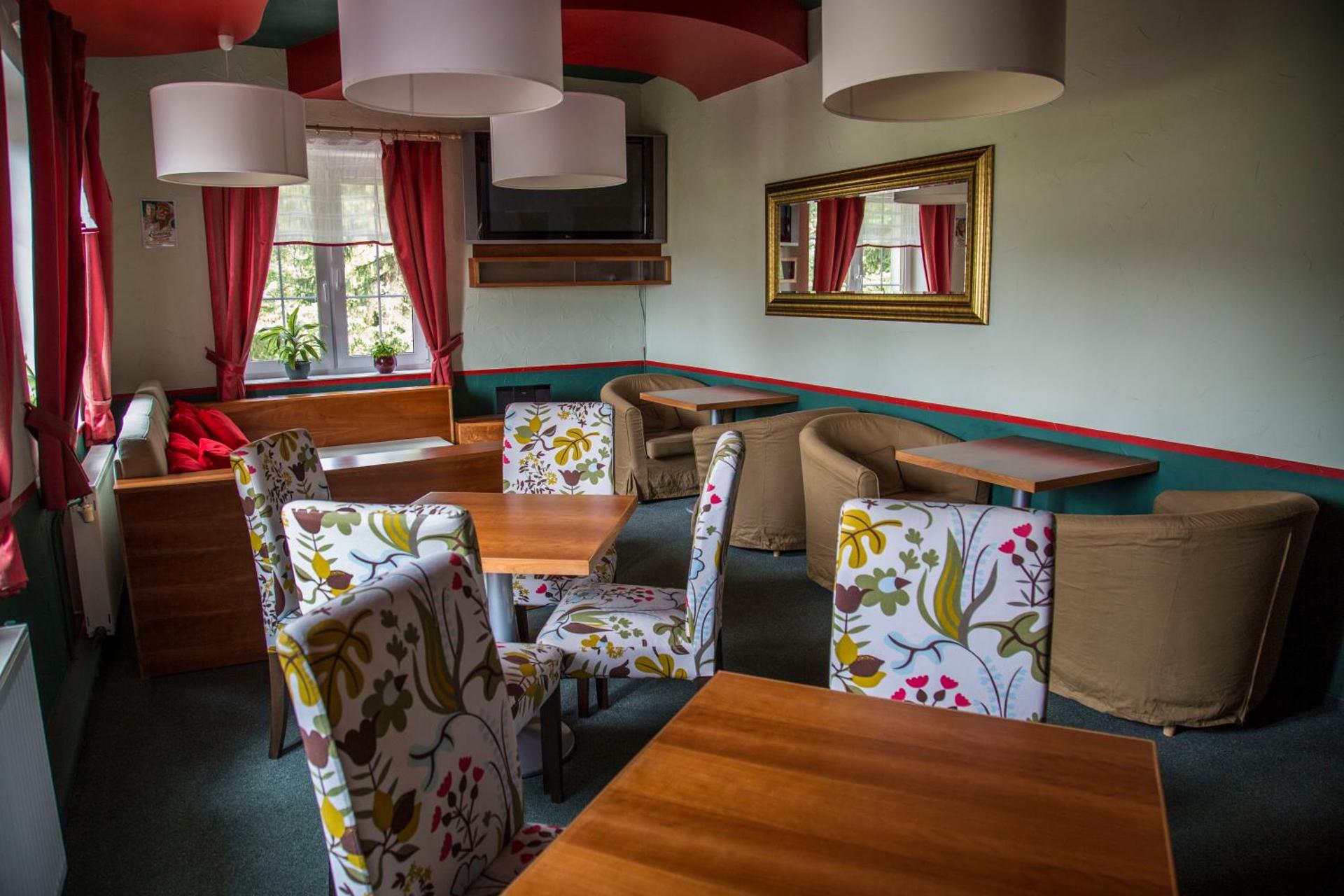 Communal lounge/ TV room