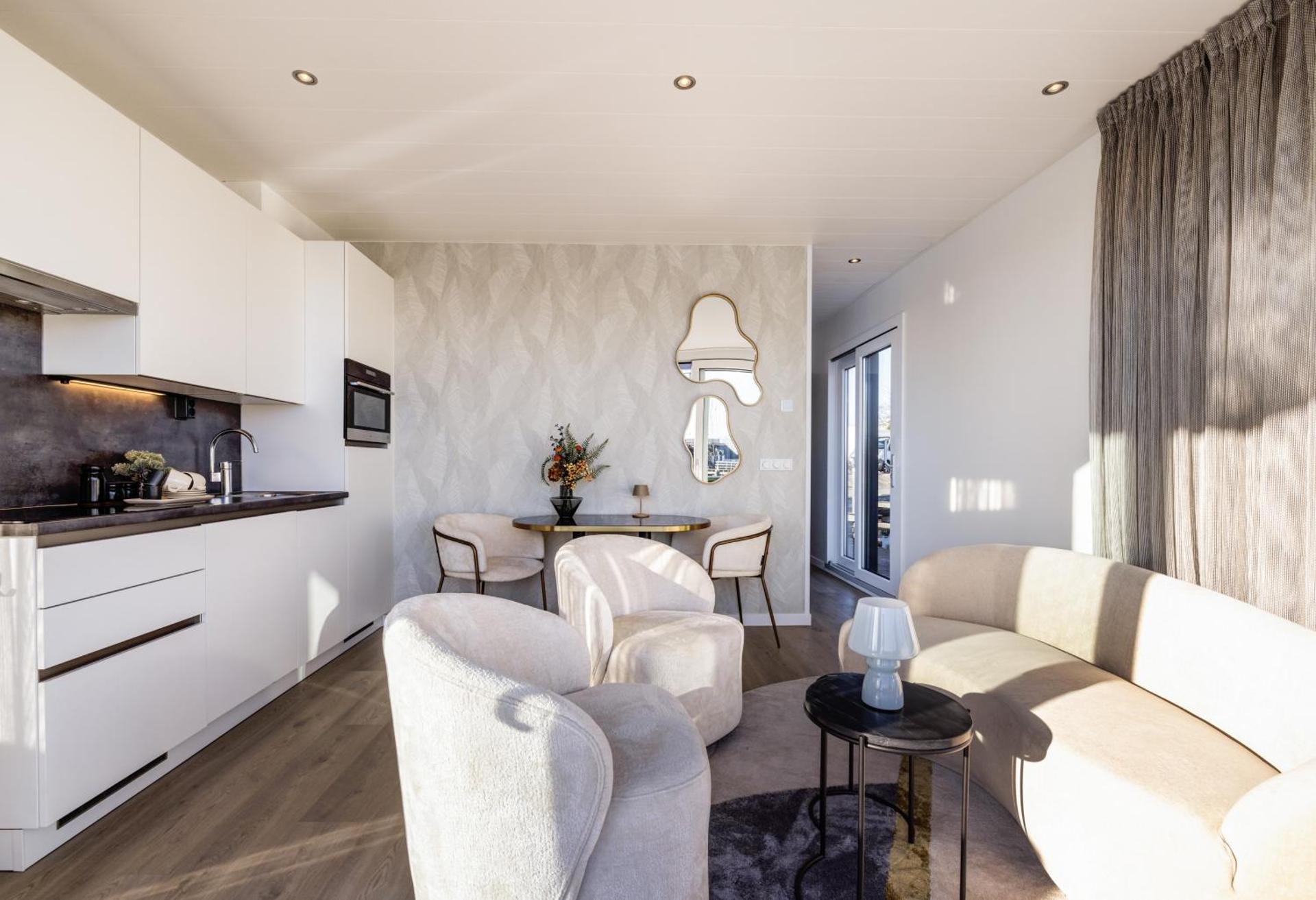 Holland Houseboat Lemmer