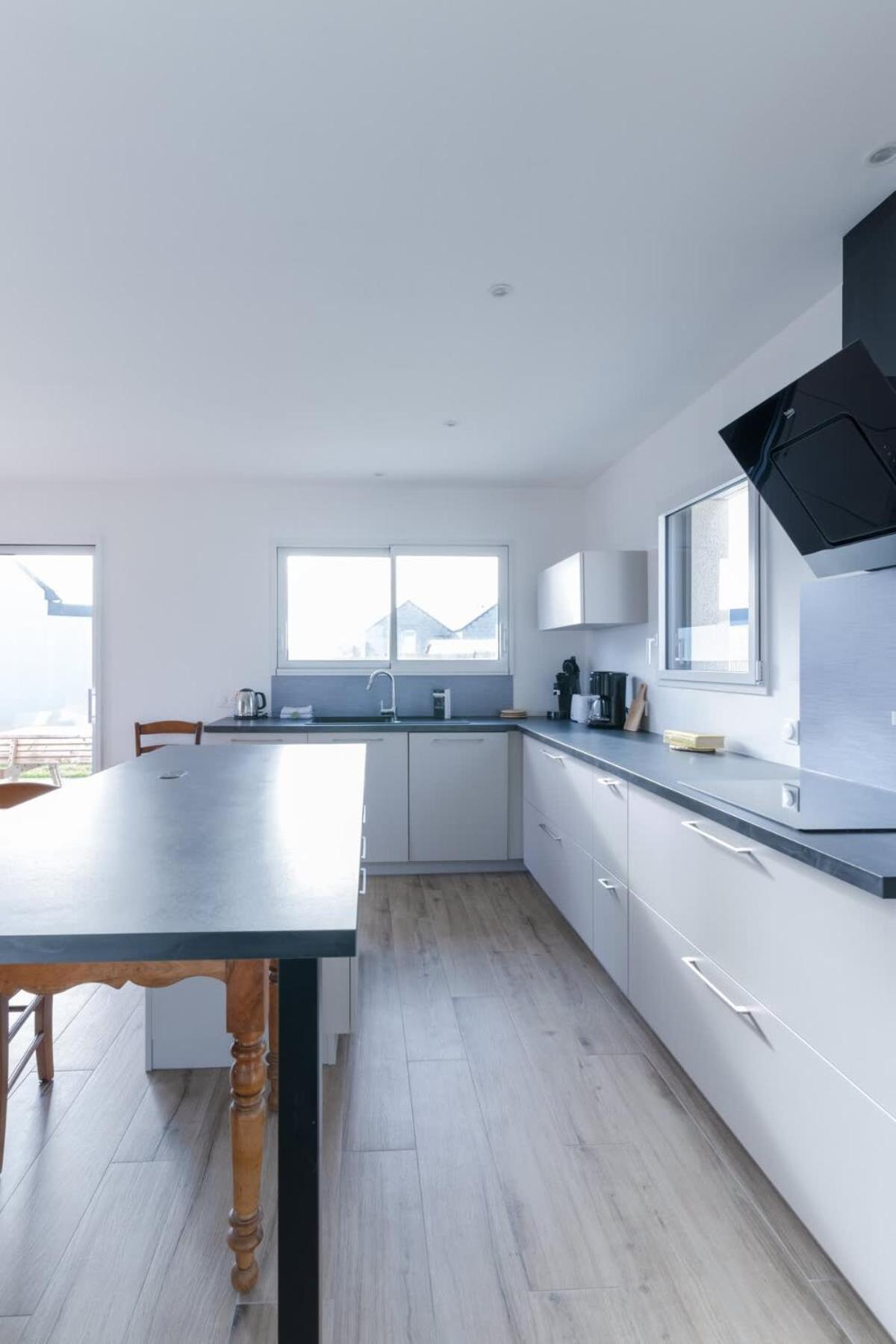 TY NEVEZ - Jolie maison neuve avec petite vue mer