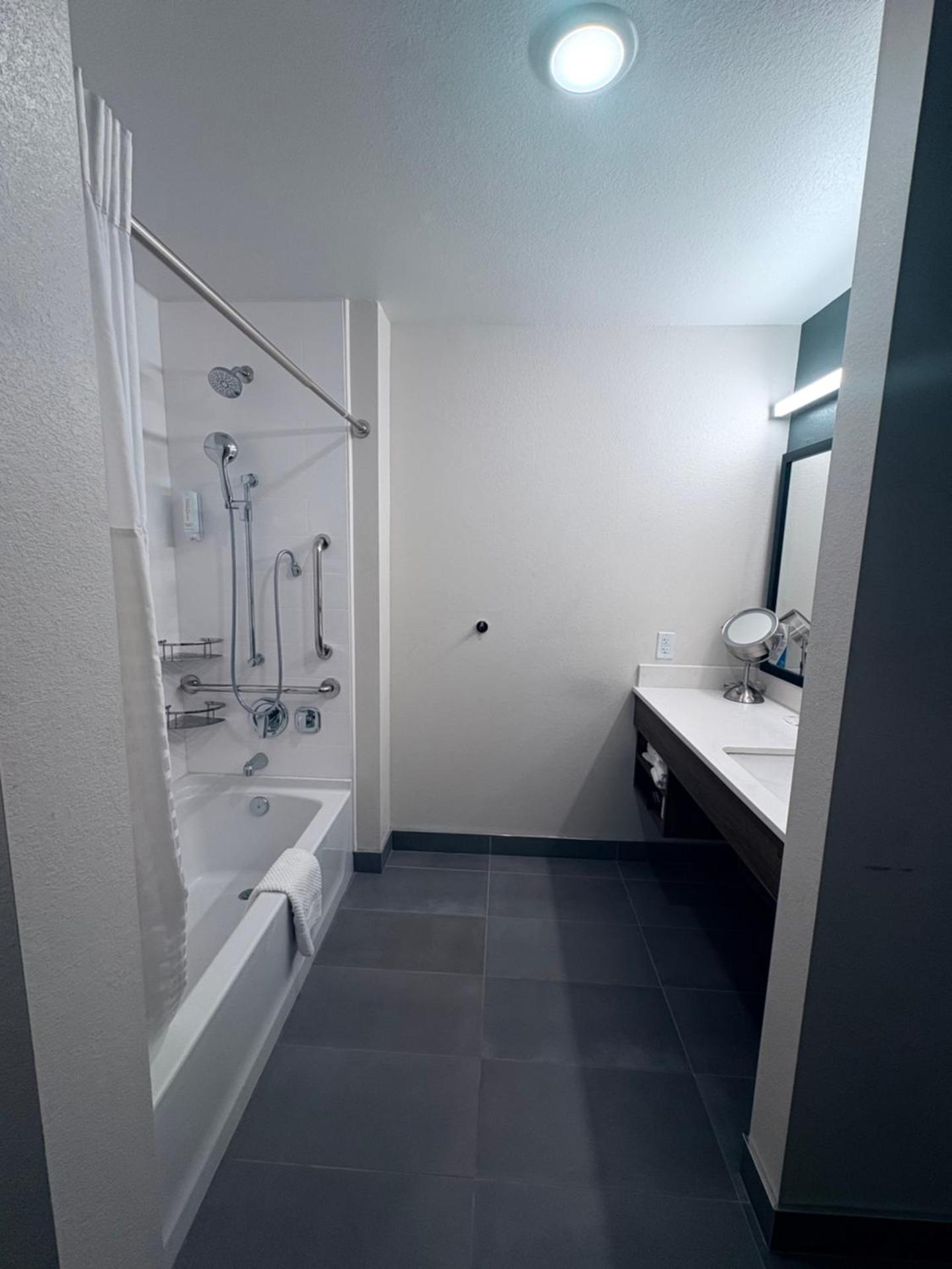 Everhome Suites Ontario