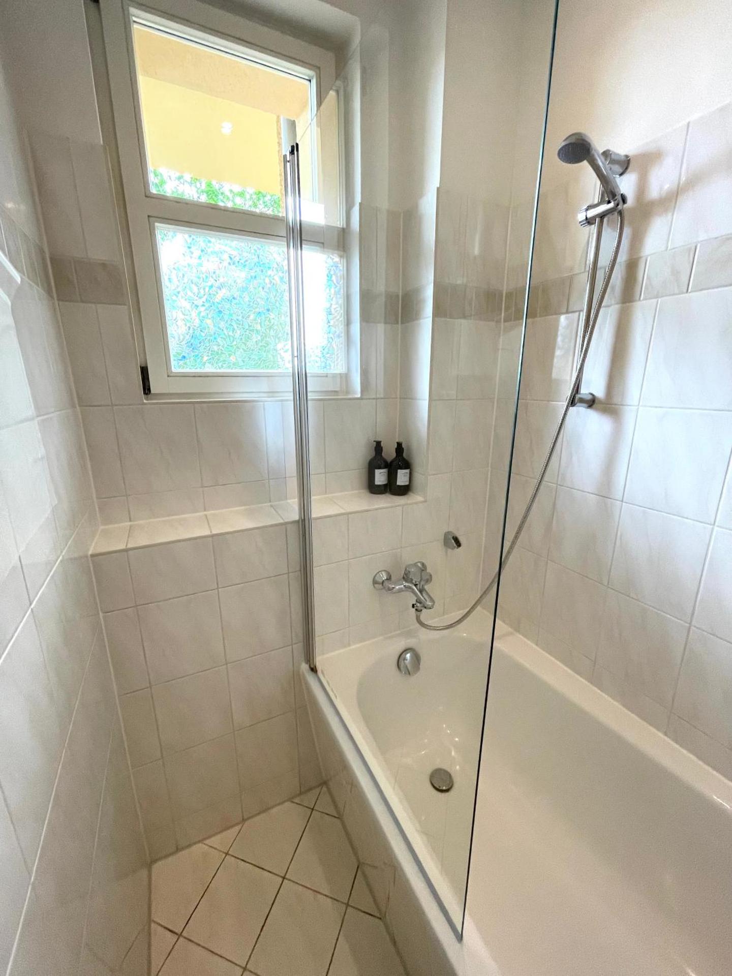 Stötteritz Holiday Apartment - 3 Rooms - 6 People - 5 beds - Balcony - Great public transport 11 minutes to the city