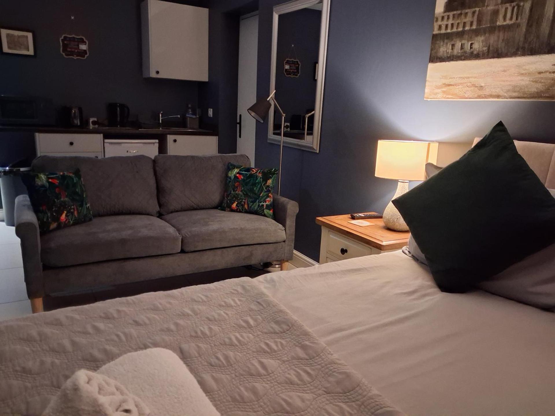 Suite near City, Science Park & Marshalls and close to Riverside walks