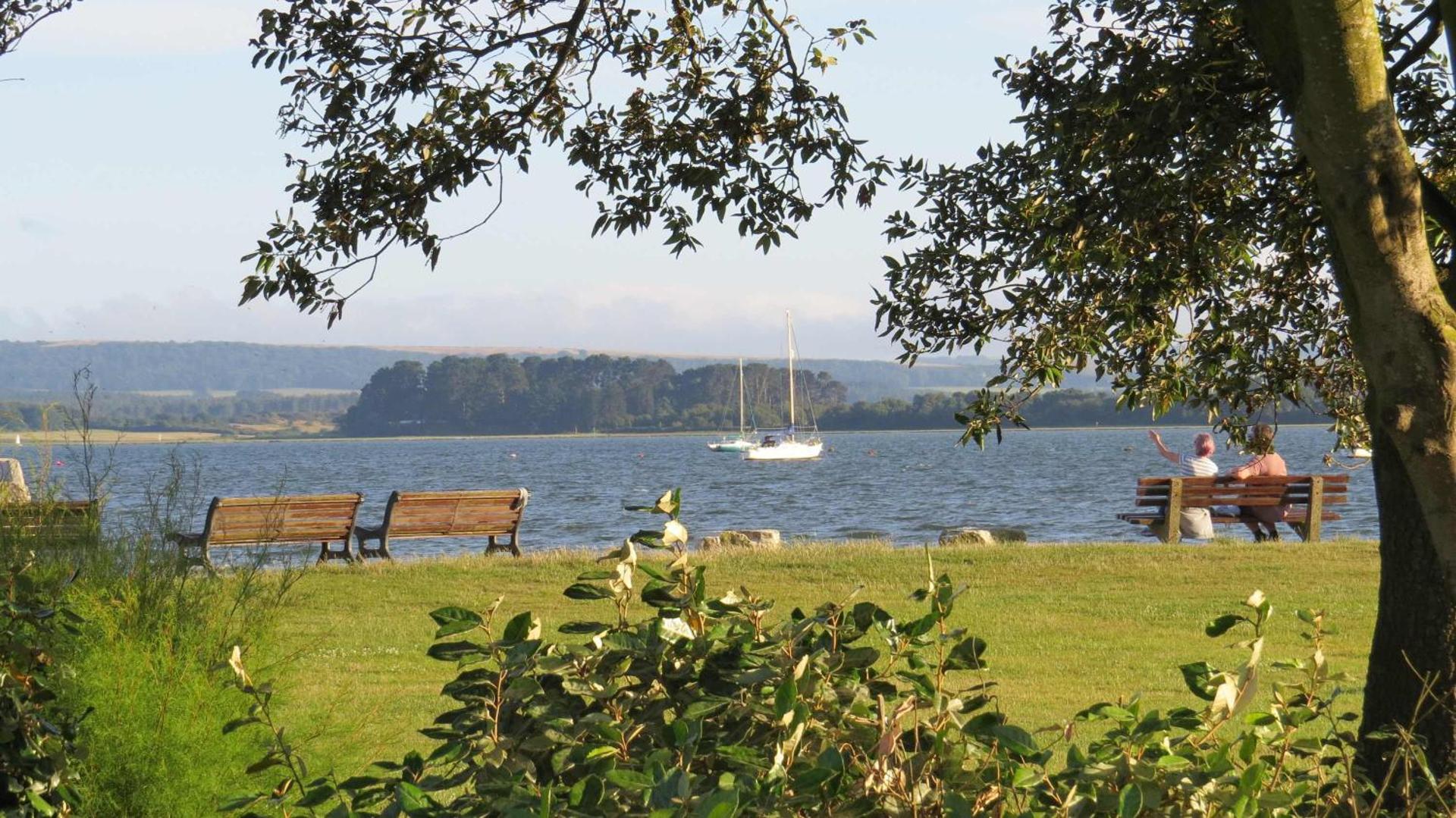 Beach Point - Stunning Harbour Views from Balcony