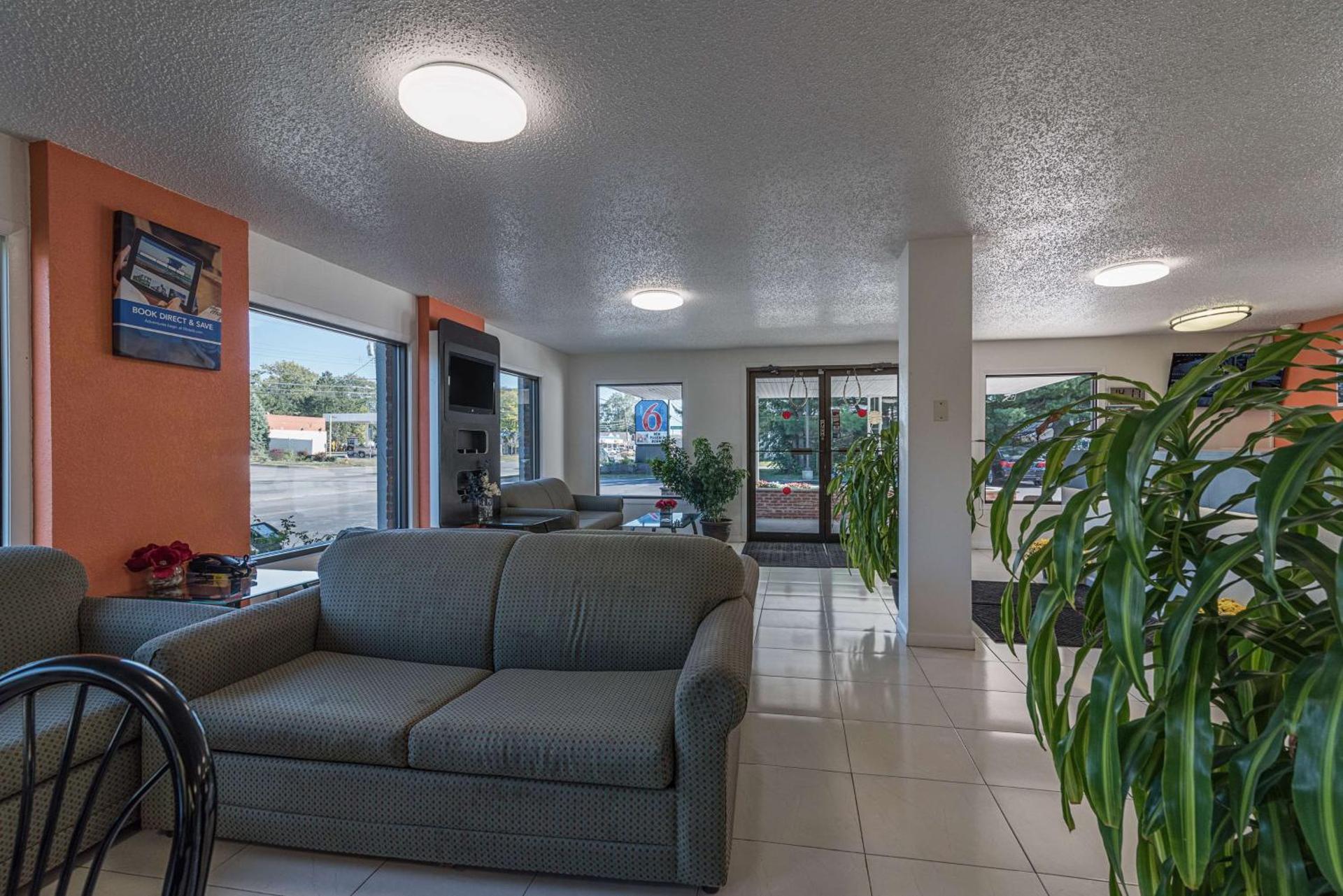 Communal lounge/ TV room