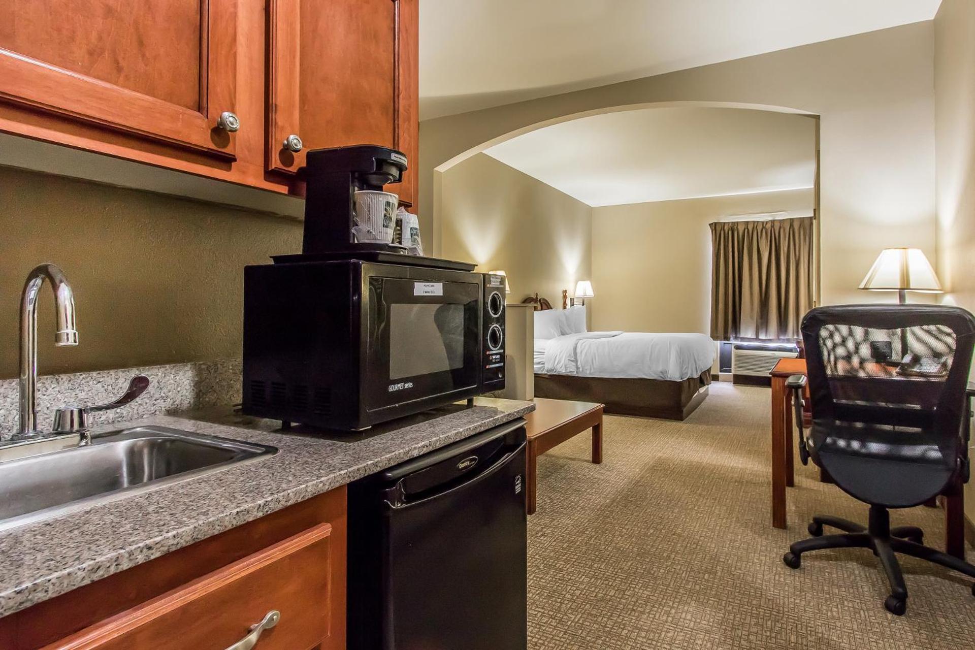 King Suite - Non-Smoking