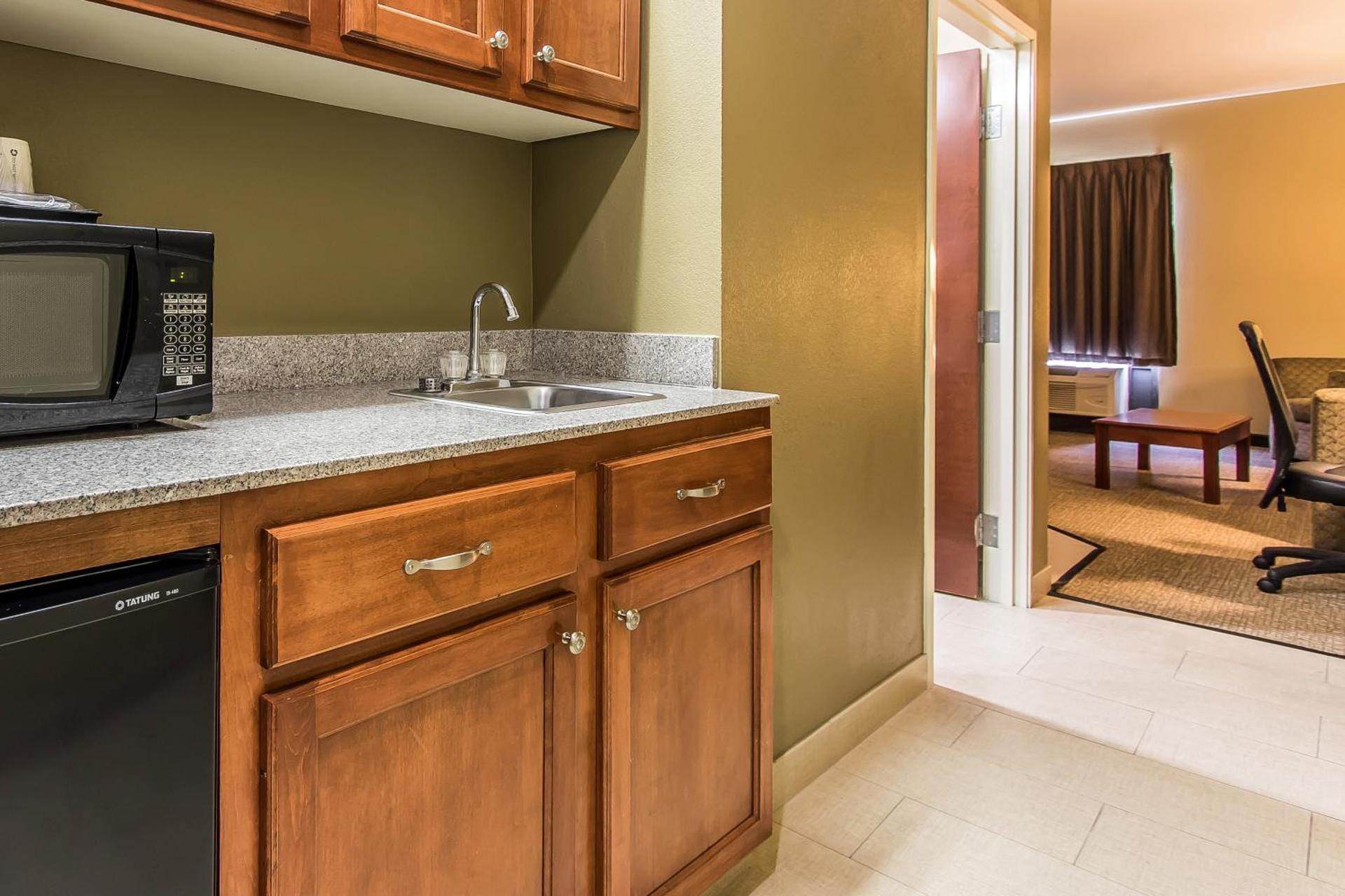 King Suite - Non-Smoking