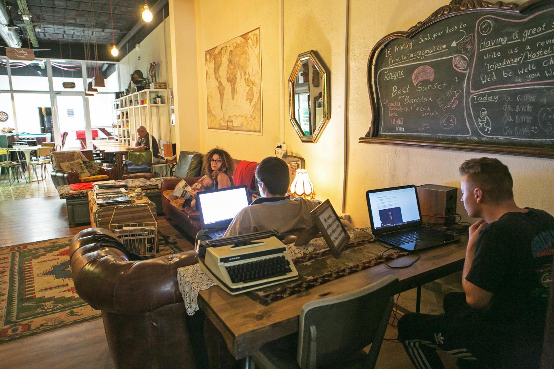 Communal lounge/ TV room