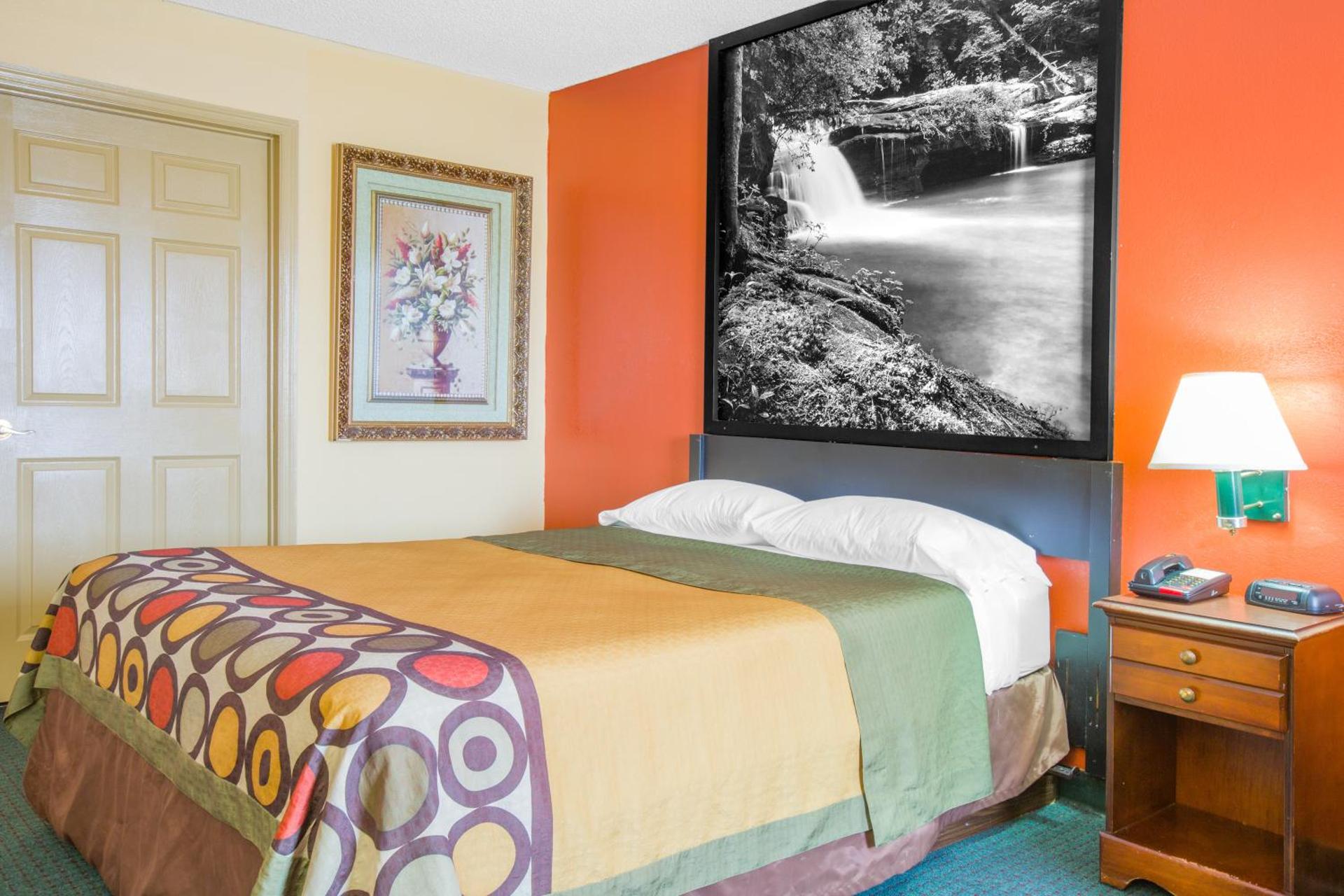 Queen Room - Disability Access - Non-Smoking